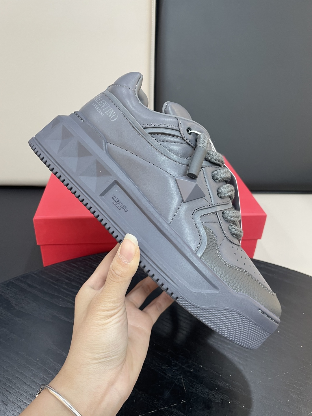 Valentino Garavani 발렌티노 가라바니 원스터드(ONE STUD) 스니커즈 신발