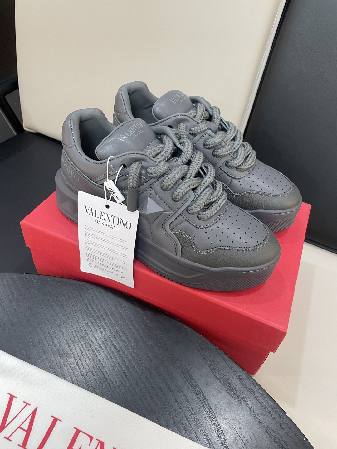 Valentino Garavani 발렌티노 가라바니 원스터드(ONE STUD) 스니커즈 신발