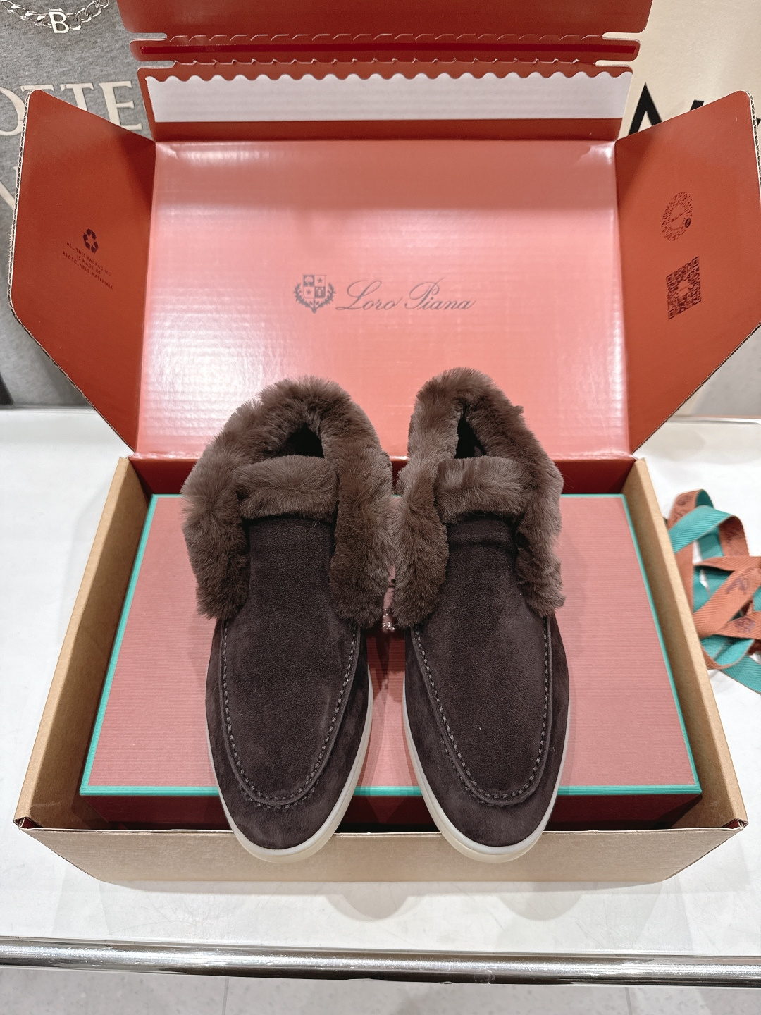 Loro Piana 로로 피아나 LP 클래식 하이탑 레빗퍼 로퍼 신발