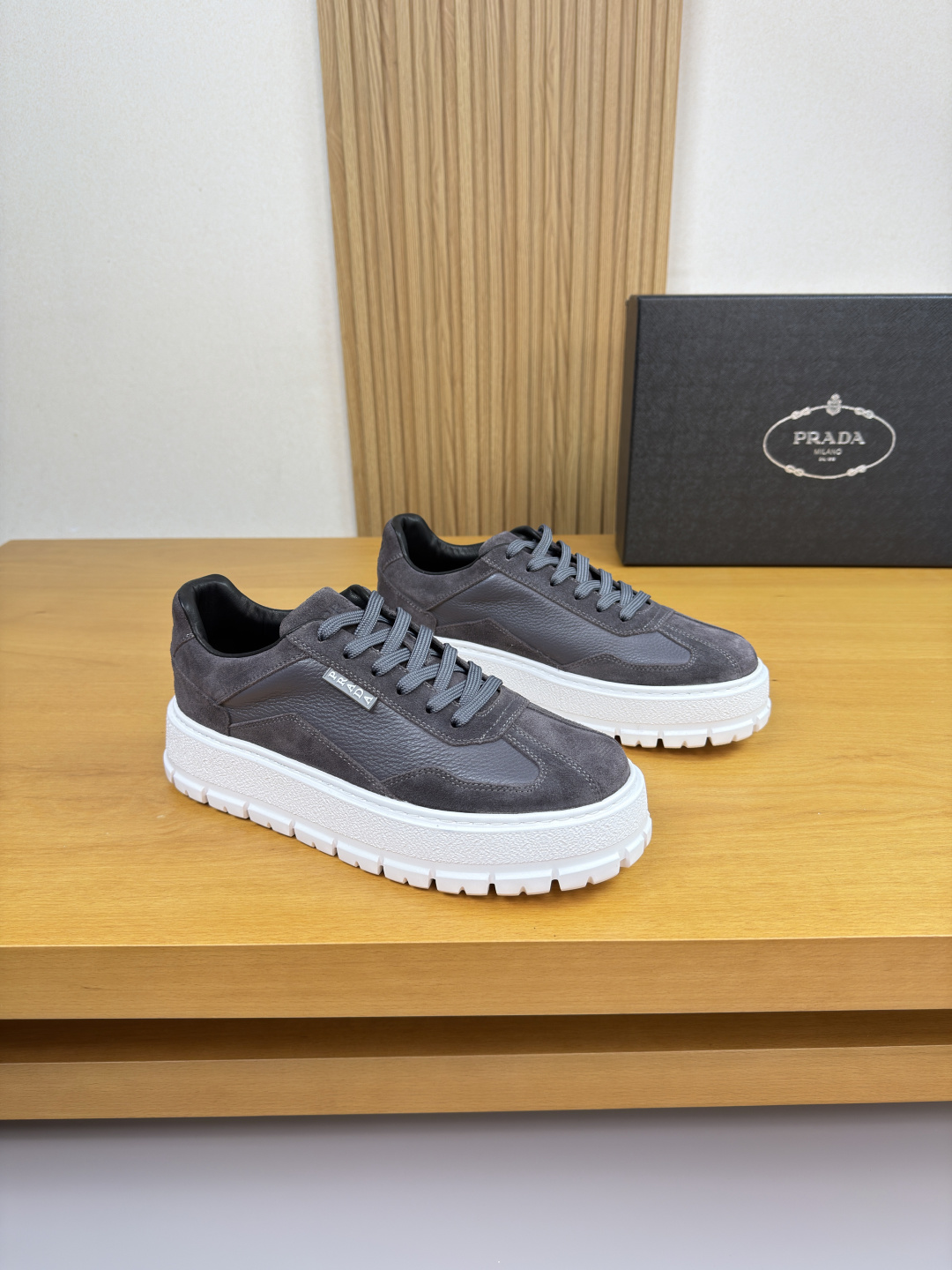 프라다(PRADA) 리치 가죽 & 스웨이드 스니커즈 (프리미엄) 신발