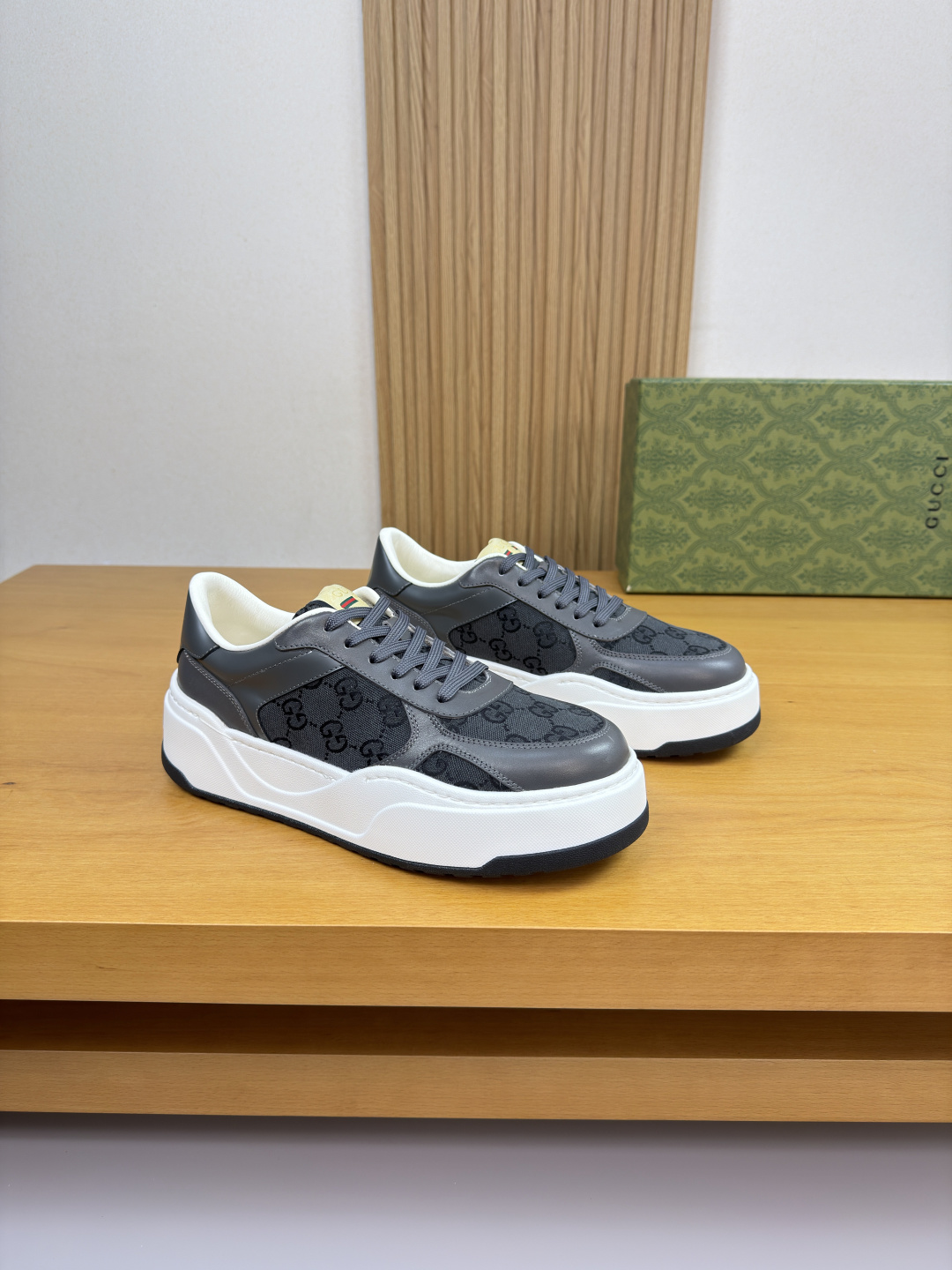 구찌(GUCCI) 나파 & GG 로고 캔버스 스니커즈 (프리미엄) 신발
