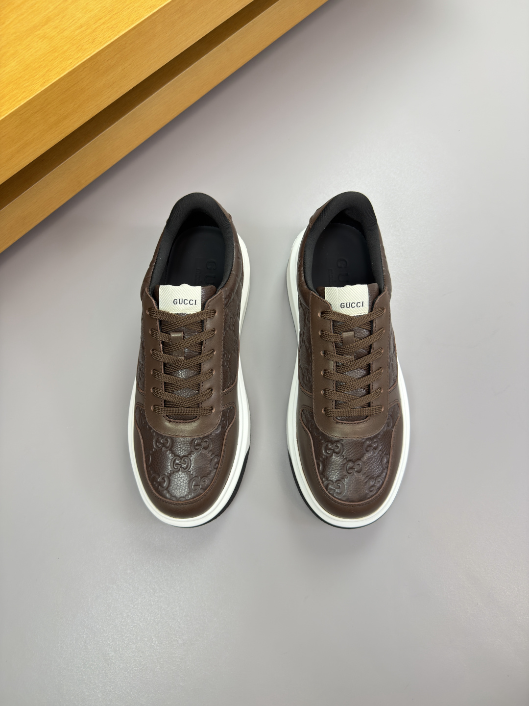 구찌(GUCCI) 나파 & 리치 레더 엠보싱 스니커즈 (프리미엄) 신발