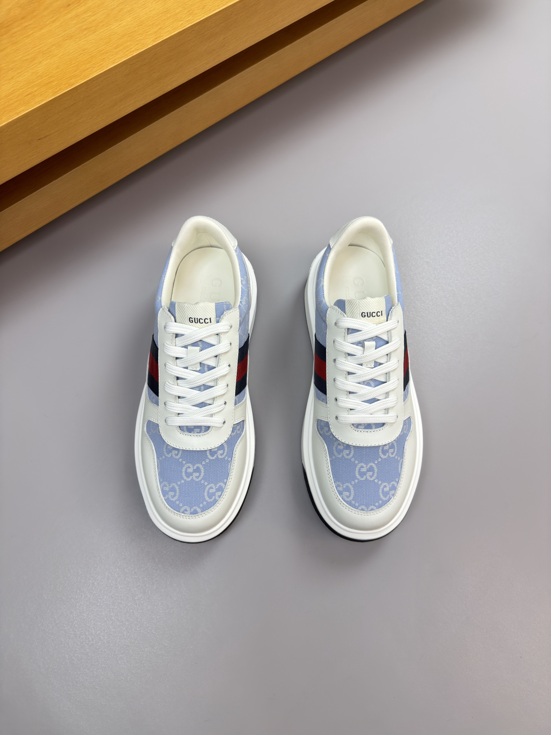 구찌(GUCCI) 나파 가죽 & 시그니처 웹(Web) 스니커즈 (프리미엄) 신발