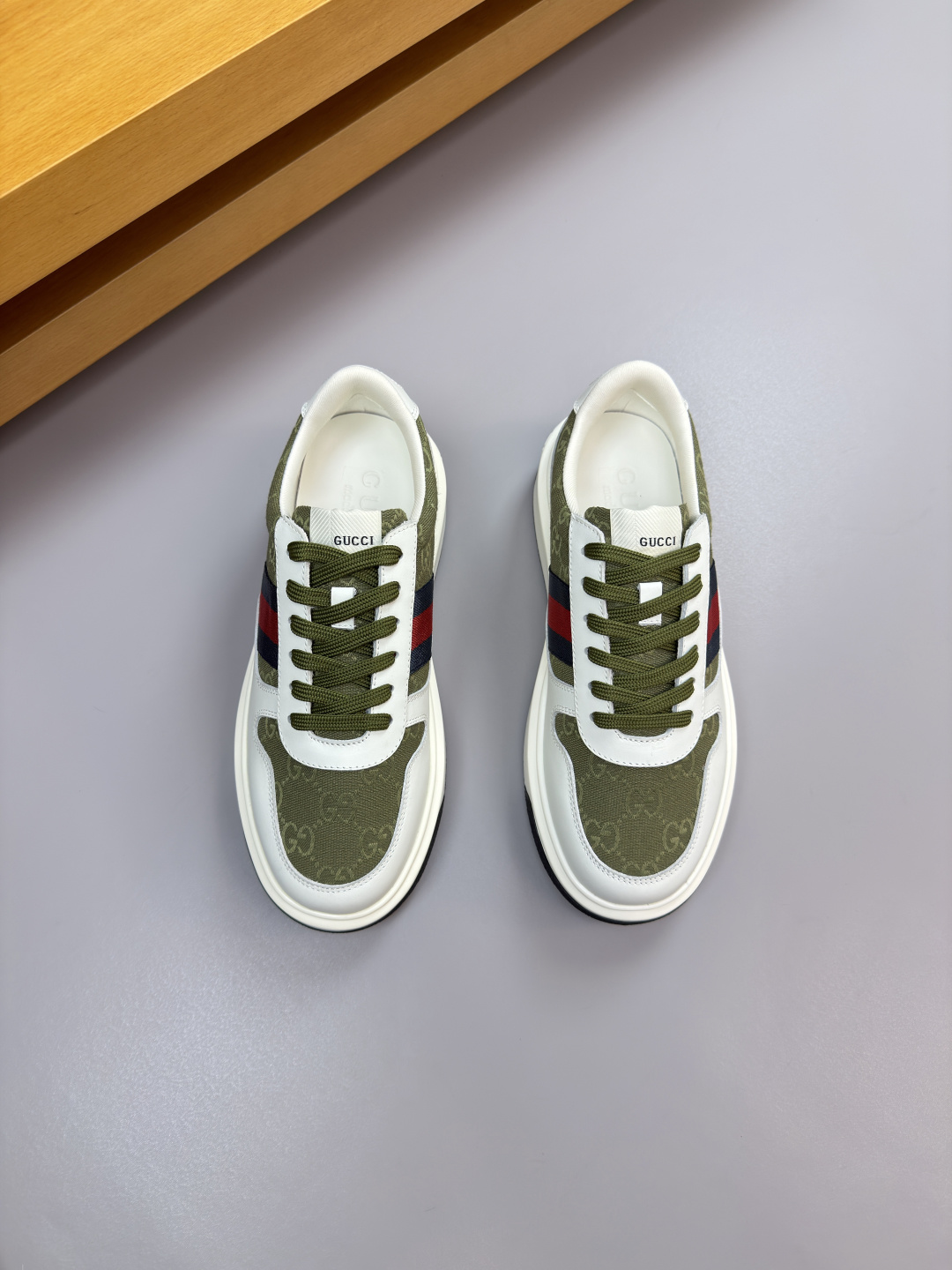 구찌(GUCCI) 나파 가죽 & 시그니처 웹(Web) 스니커즈 (프리미엄) 신발