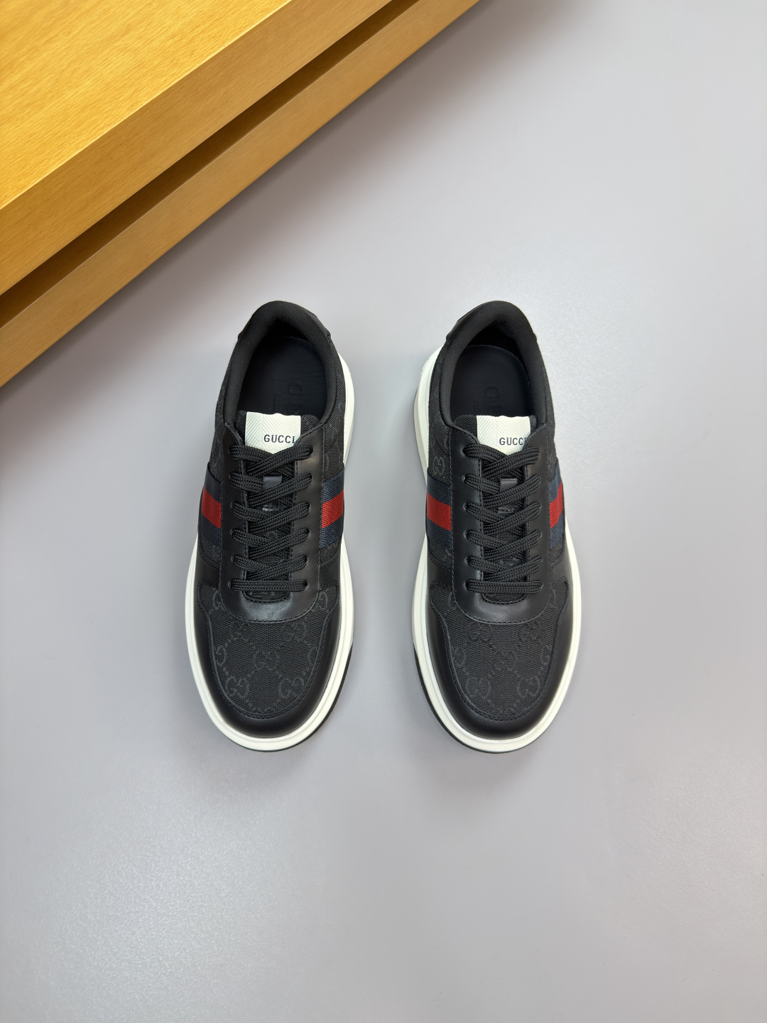 구찌(GUCCI) 나파 가죽 & 시그니처 웹(Web) 스니커즈 (프리미엄) 신발