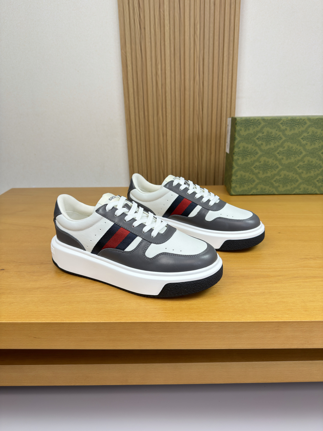 구찌(GUCCI) 나파 레더 시그니처 웹 스니커즈 (프리미엄) 신발