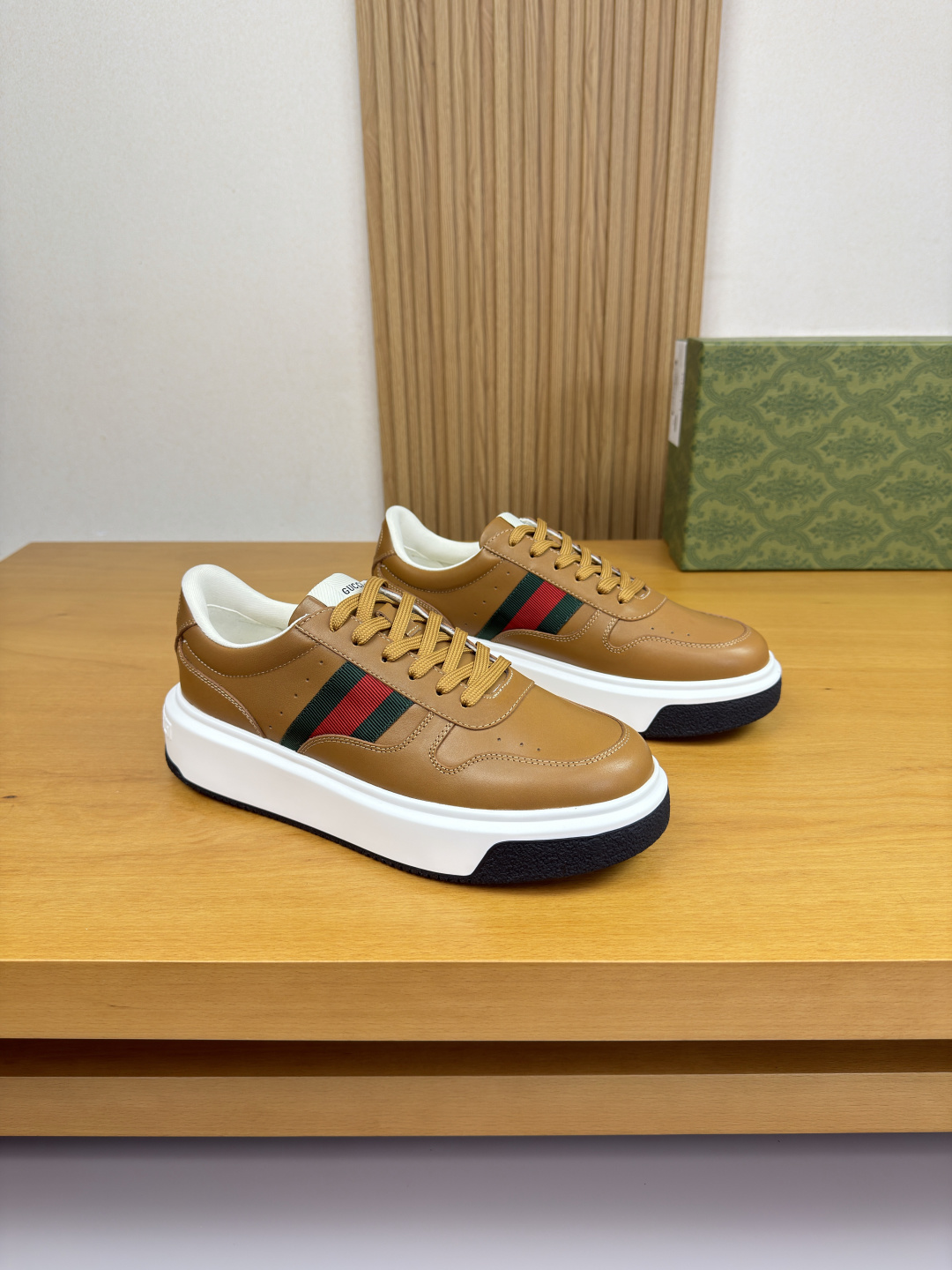 구찌(GUCCI) 나파 레더 시그니처 웹 스니커즈 (프리미엄) 신발