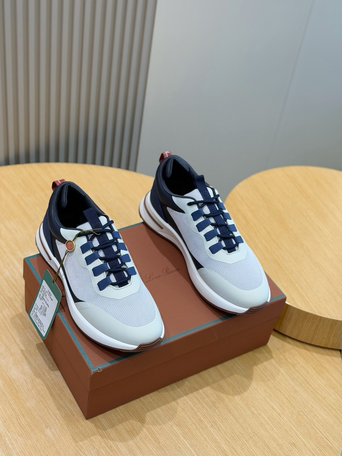 로로 피아나(Loro Piana) 위크엔드 워크(Week End Walk) 남성 스니커즈 신발