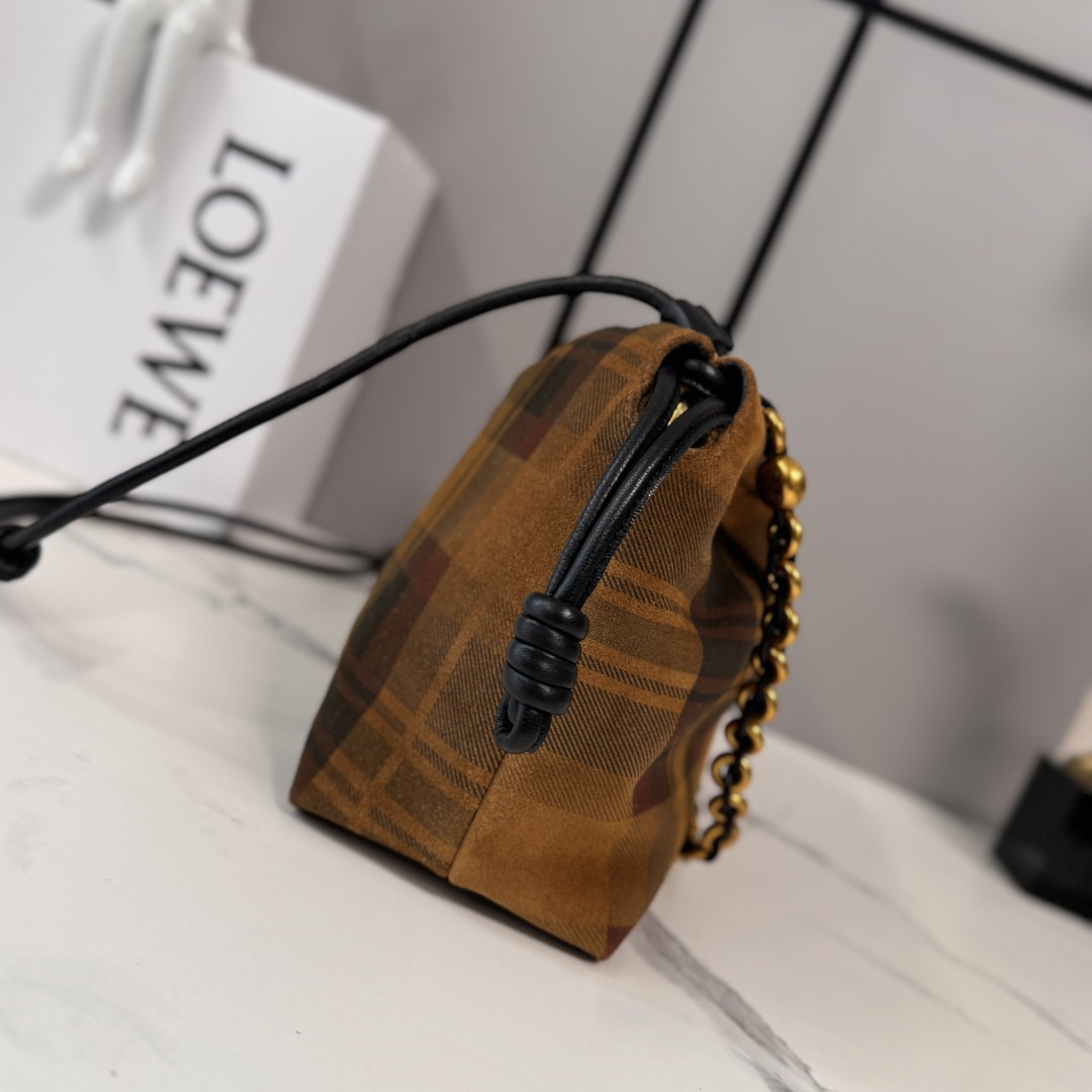 로에베(Loewe) 미디엄 체크 스웨이드 Flamenco Purse 플라멩코 퍼스 가방