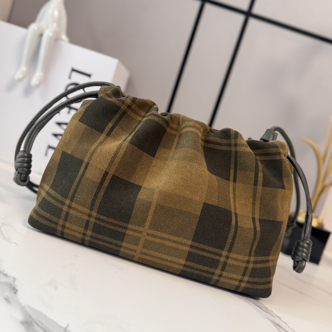 로에베(Loewe) 미디엄 체크 스웨이드 Flamenco Purse 플라멩코 퍼스 가방