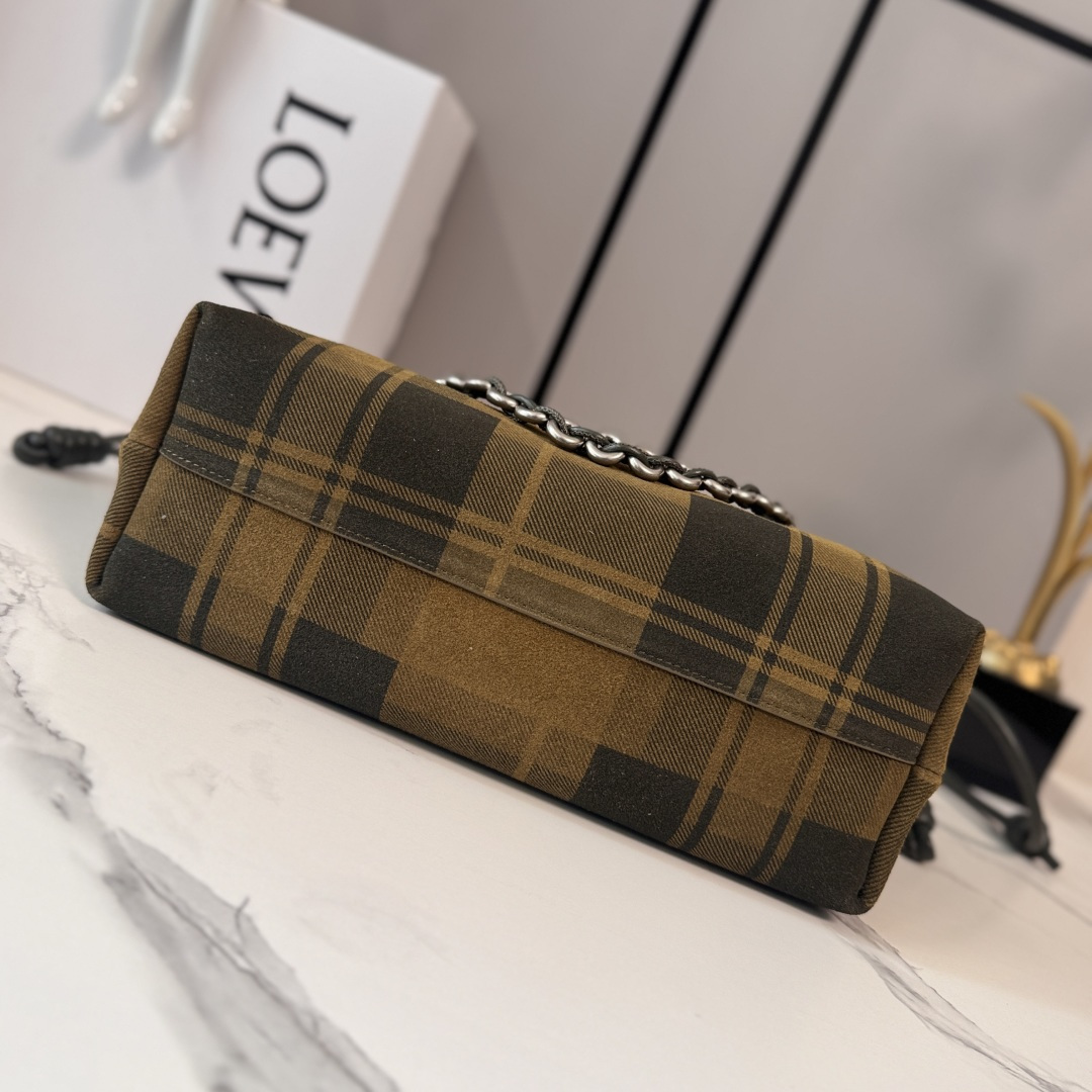 로에베(Loewe) 미디엄 체크 스웨이드 Flamenco Purse 플라멩코 퍼스 가방