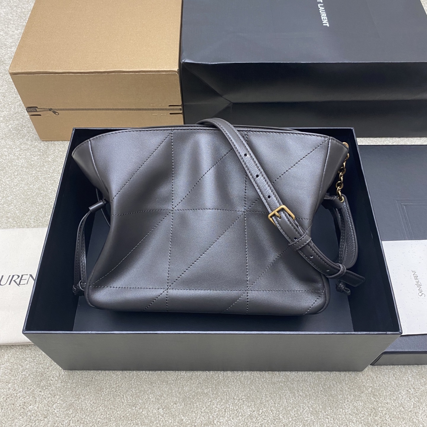 생로랑(YSL) 제이미 4.3 시티 그레이 램스킨 미니 토트백 숄더백 가방