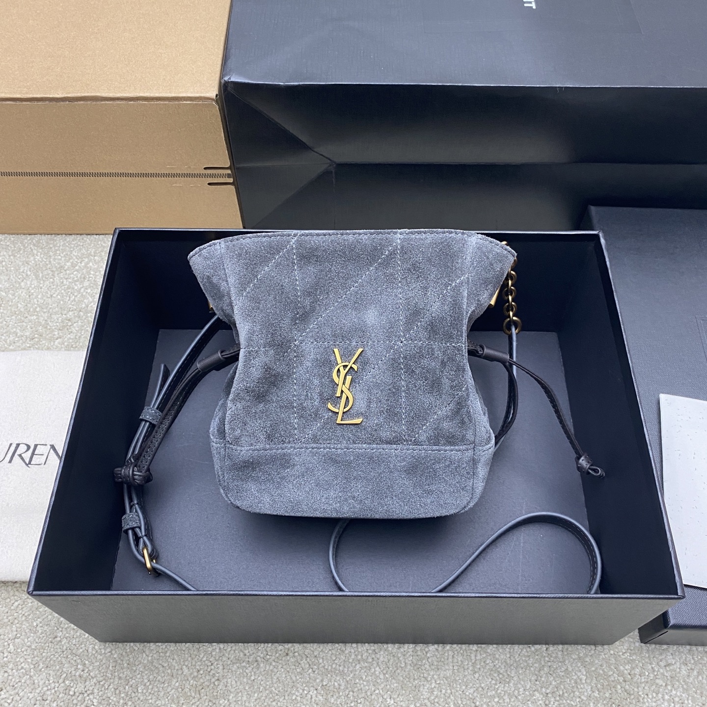 생로랑(YSL) 제이미 4.3 시티 그레이 스웨이드 미니(복주머니) 숄더백 가방