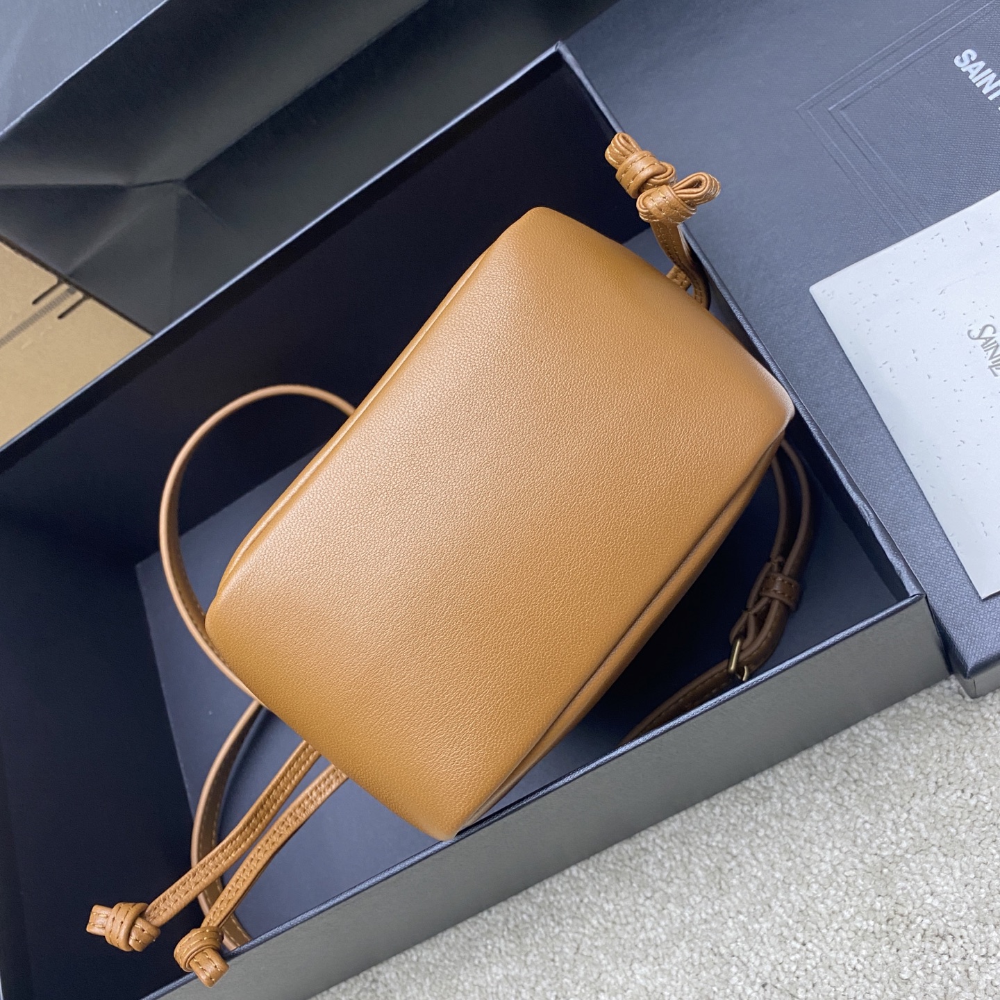 생로랑(YSL) 제이미 4.3 브라운 램스킨 미니(복주머니) 숄더백 가방