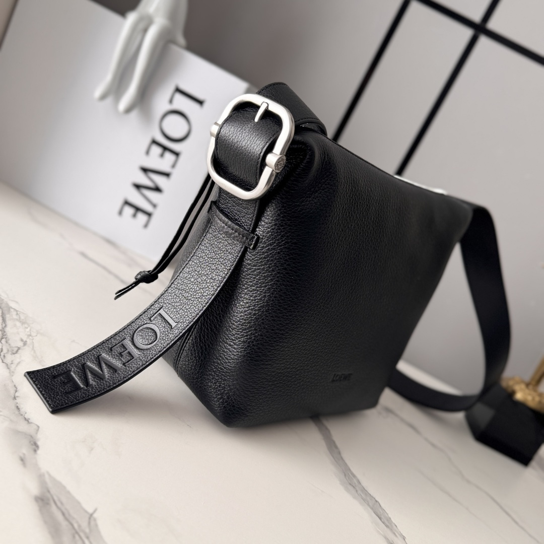 로에베(LOEWE) 루프 호보(Loop Hobo) - 디어스킨(사슴가죽) 그레인 카프스킨 가방