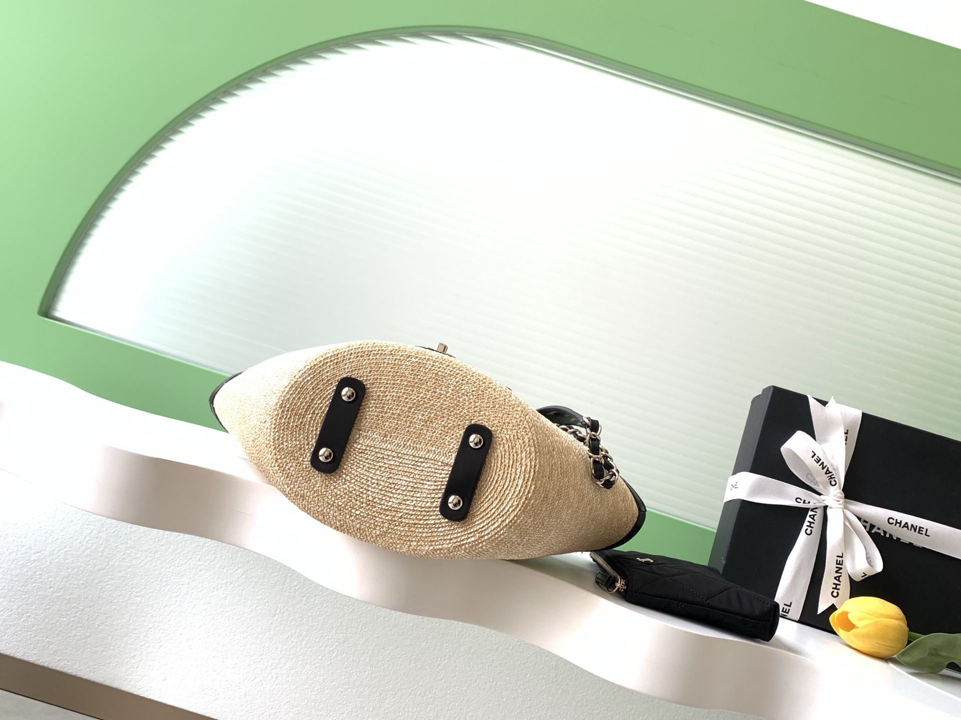 샤넬(Chanel) 26C 라피아 & 블랙 가죽 바스켓 백 - 가방 스몰