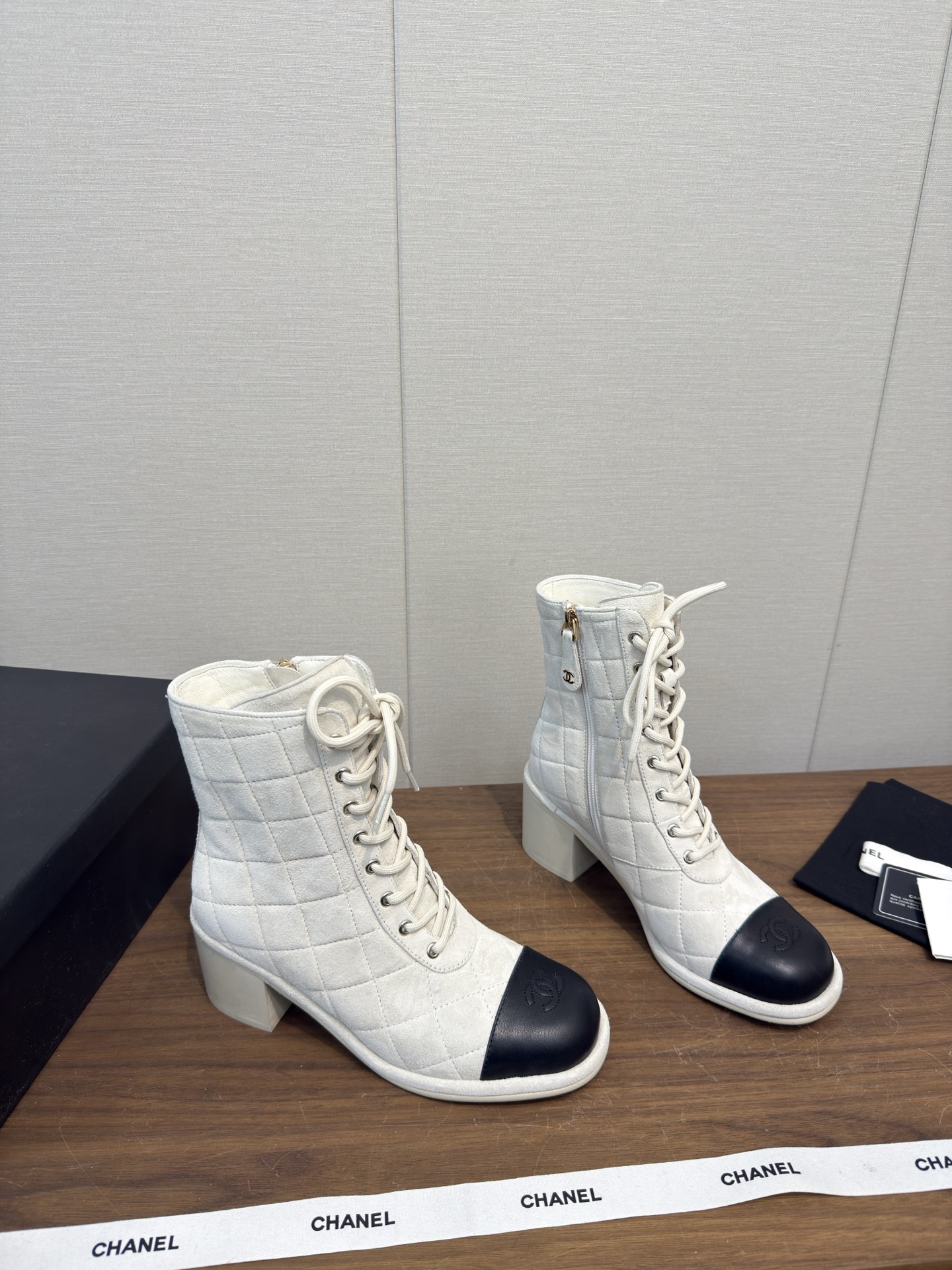 샤넬(Chanel) 레이스업 스트레치 부츠 신발