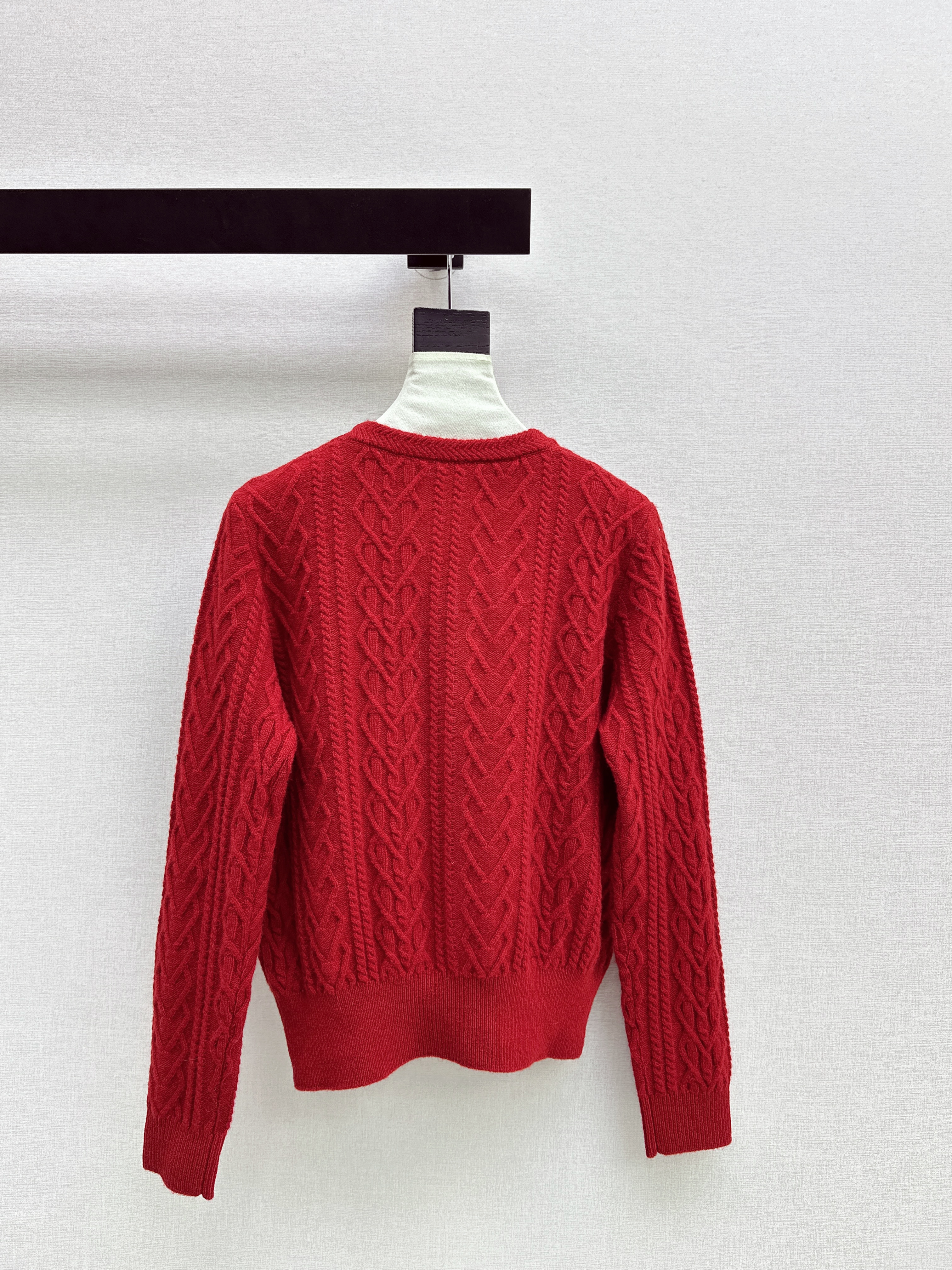 미우미우(MiuMiu) 뉴이어 레드 벨벳 리본 라운드넥 니트 의류