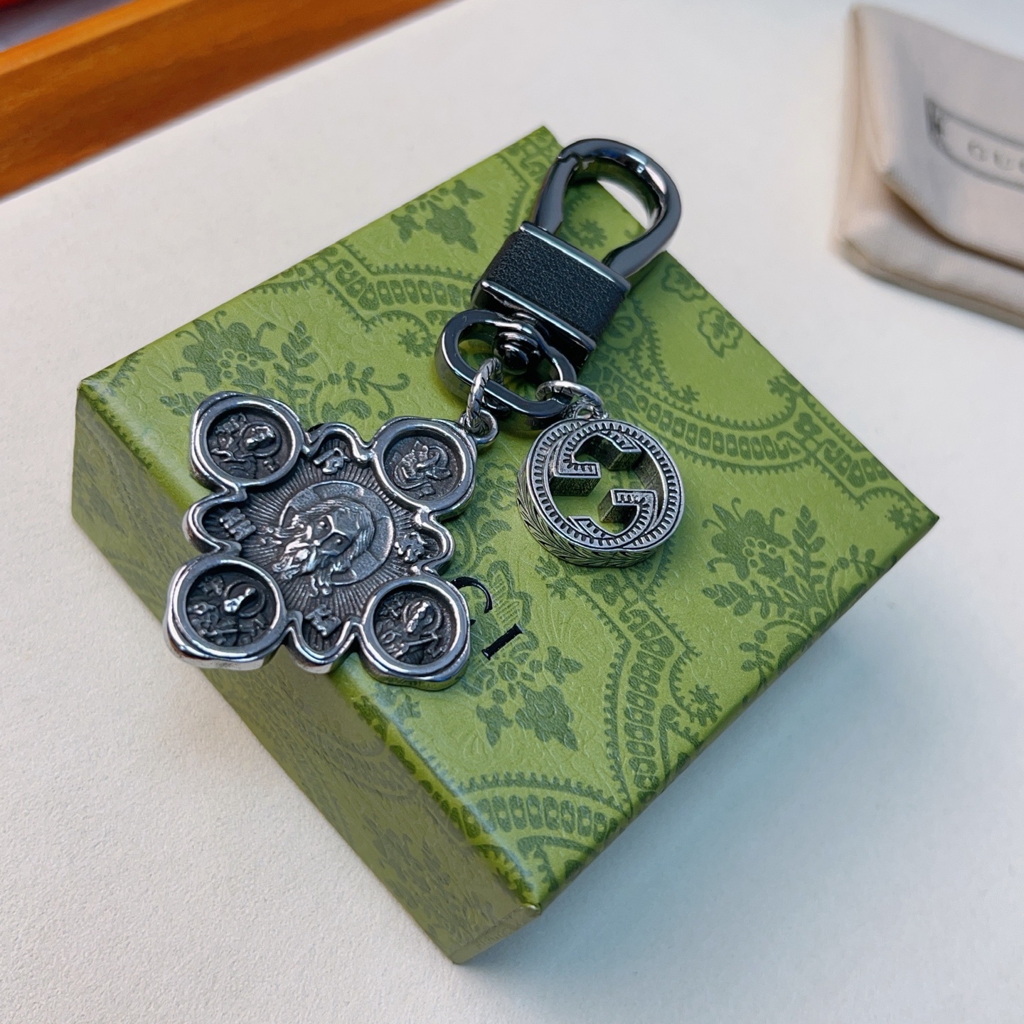 구찌(Gucci) 앵커 포레스트(Anger Forest) GG 빈티지 키링 백참 악세사리