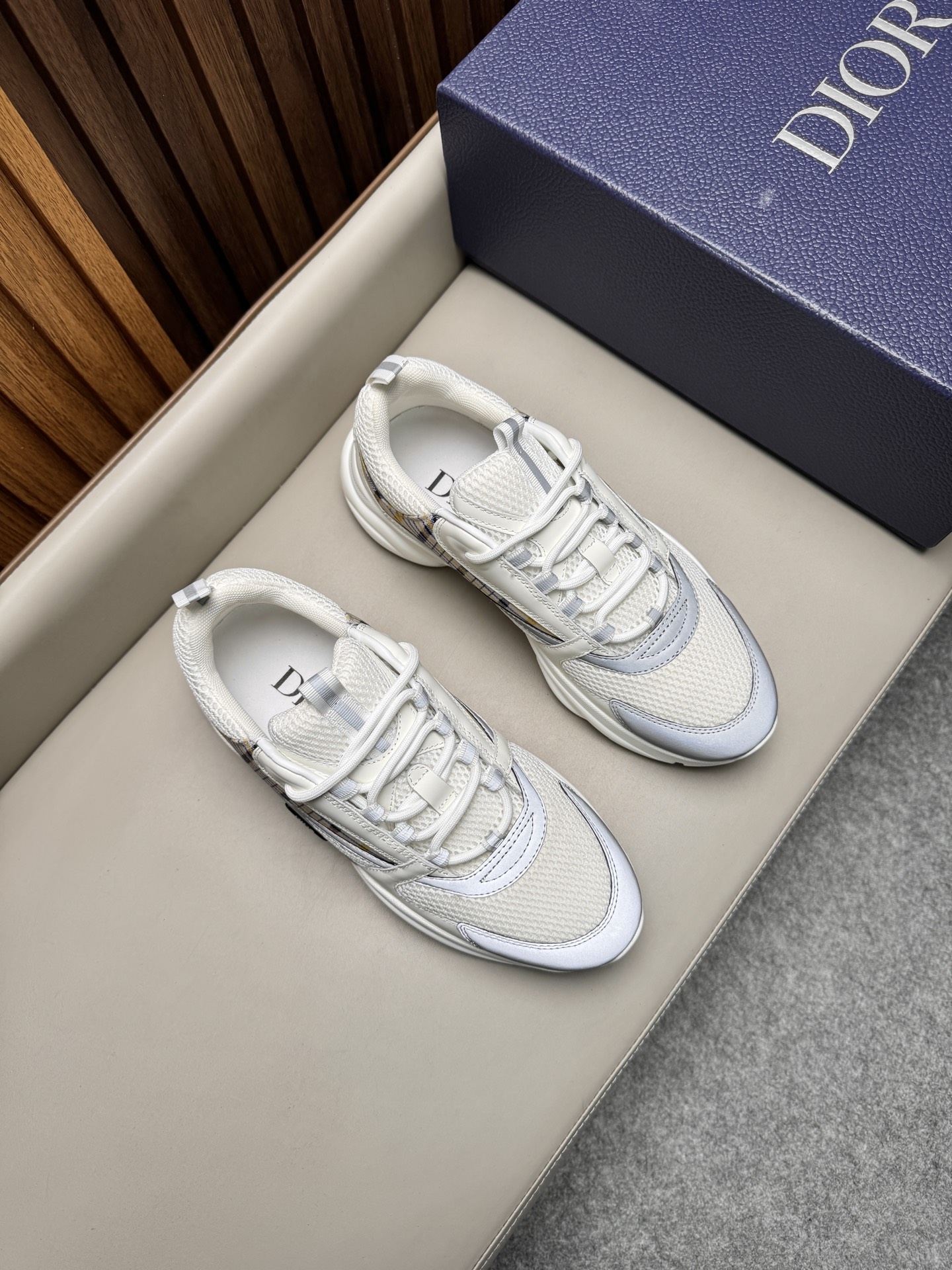 디올(Dior) 레트로 런닝 스니커즈 신발