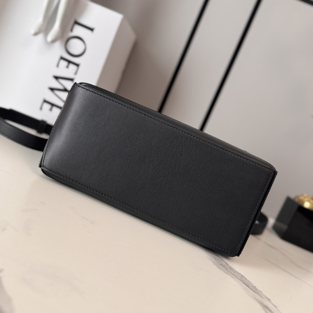 Loewe 로에베 스몰 글로시 카프스킨 Panta Puzzle 판타 퍼즐백 가방