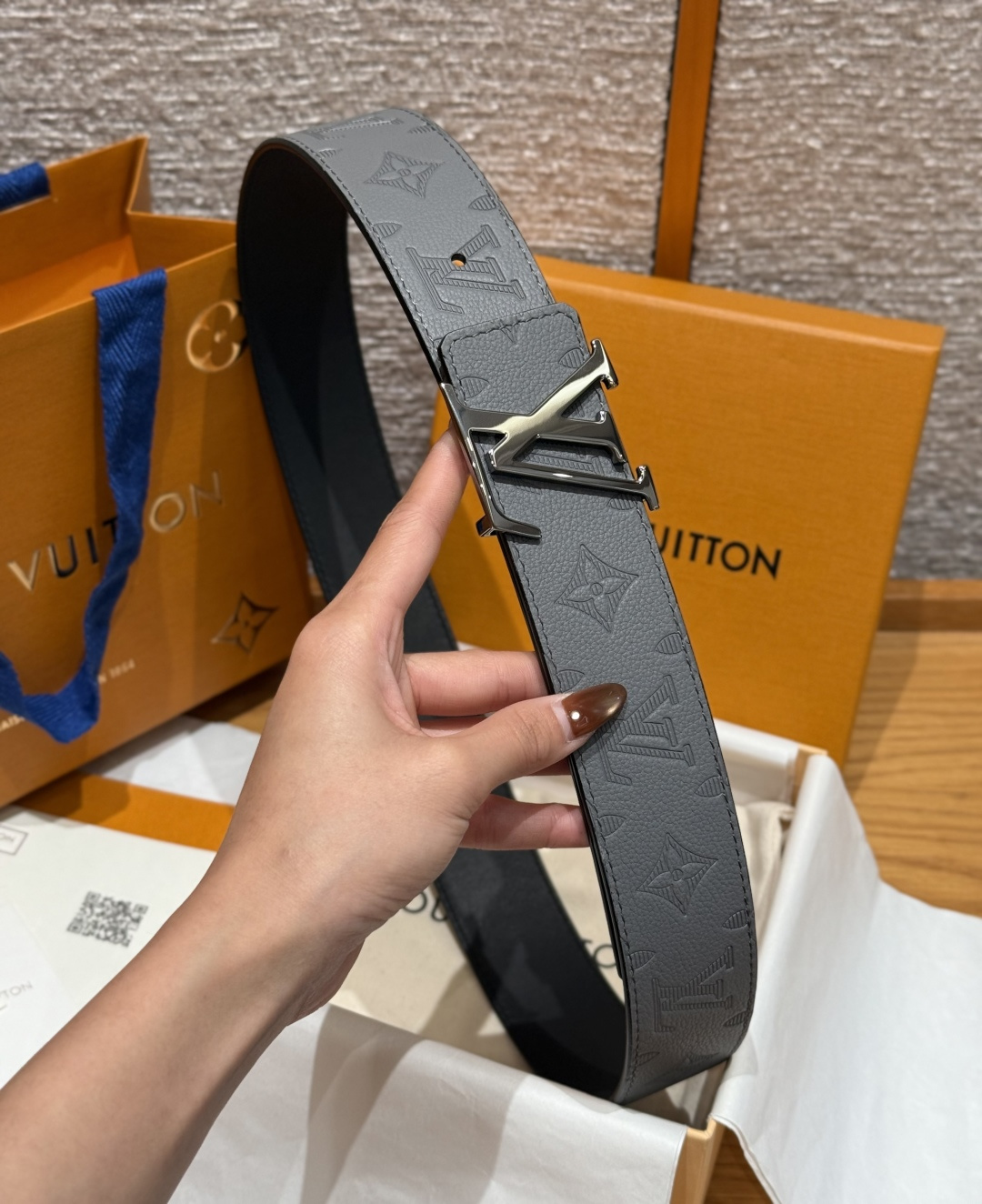 LV 루이비통 이니셜 펄스(INITIALES PEARLS) 40mm 양면 리버서블 벨트