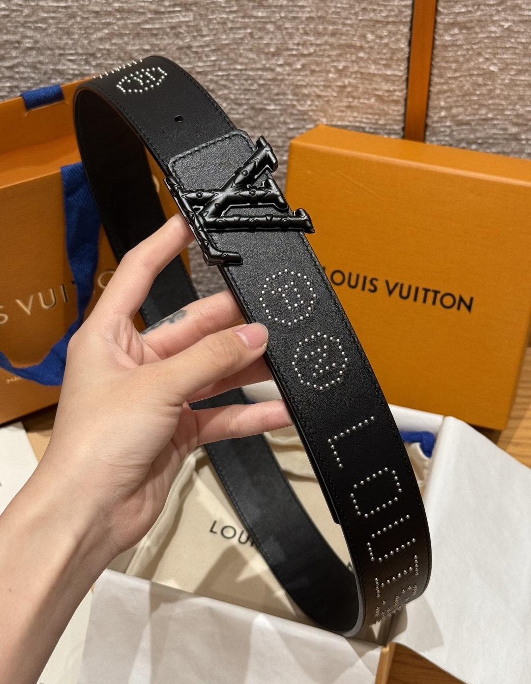 LV 루이비통 디멘션 로커빌리 스터드 40mm 양면 리버서블 벨트