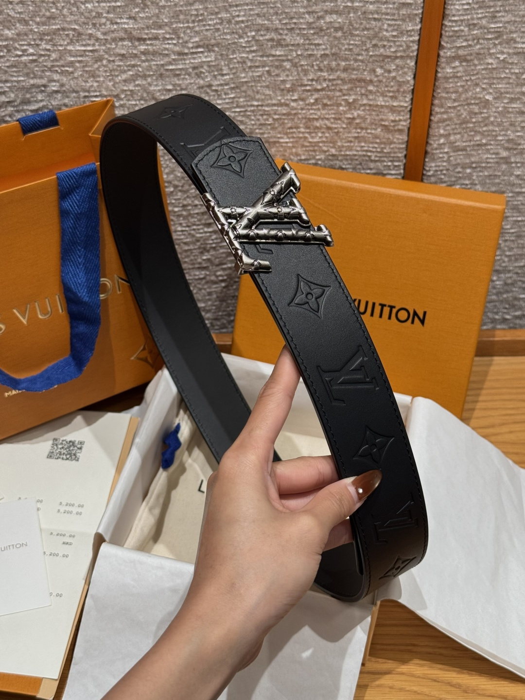 LV 루이비통 디멘션 드리프트 플라워 스터드 40mm 양면 리버시블 벨트