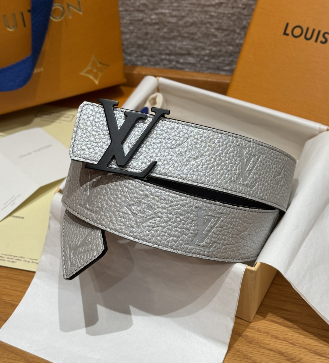 LV 루이비통 남성 토뤼옹(Taurillon) 40mm 양면 리버시블 벨트