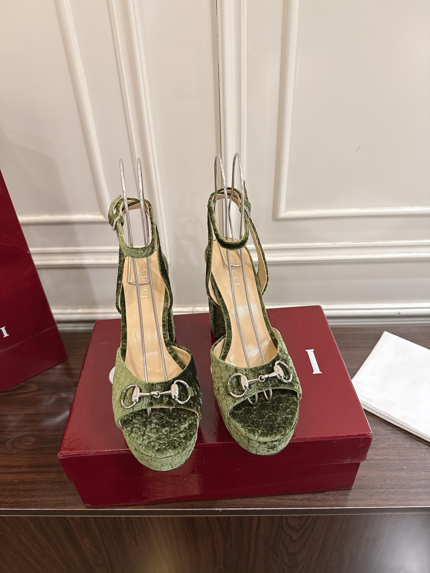 구찌(GUCCI) 홀스빗 벨벳 플랫폼 하이힐 샌들 신발