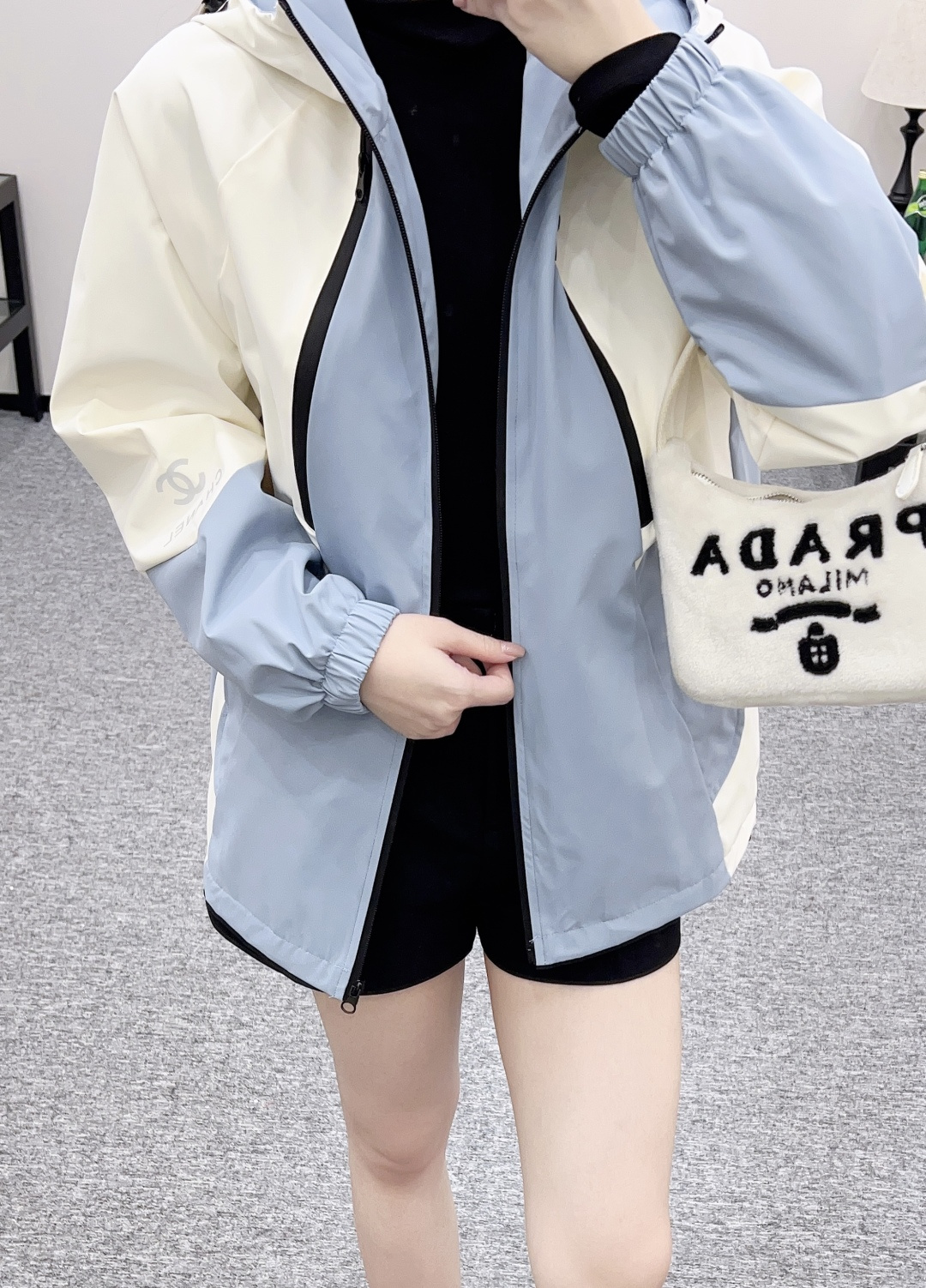 샤넬(CHANEL) 배색 후드 집업 바람막이 자켓 재킷 의류