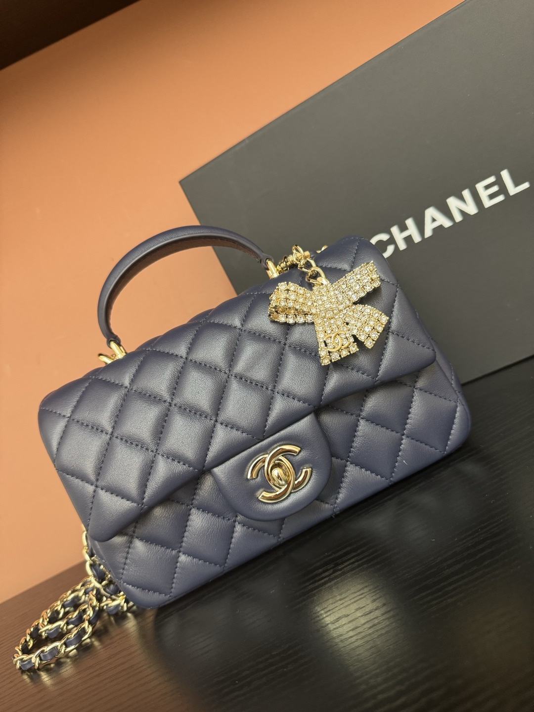 샤넬(CHANEL) 25K 버터플라이 다이아몬드 핸들 CF 미니 (로얄 블루) 토트백 숄더백 가방