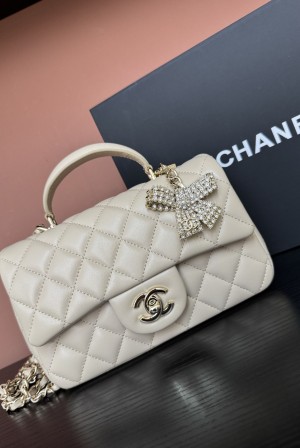샤넬(CHANEL) 25K 버터플라이 다이아몬드 핸들 CF 미니 (라이트 베이지) 토트백 숄더백 가방