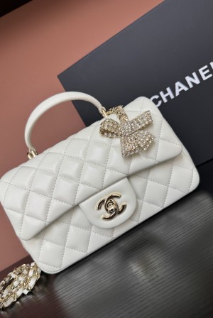샤넬(CHANEL) 25K 버터플라이 다이아몬드 핸들 CF 미니 (밀크 화이트) 토트백 숄더백 가방