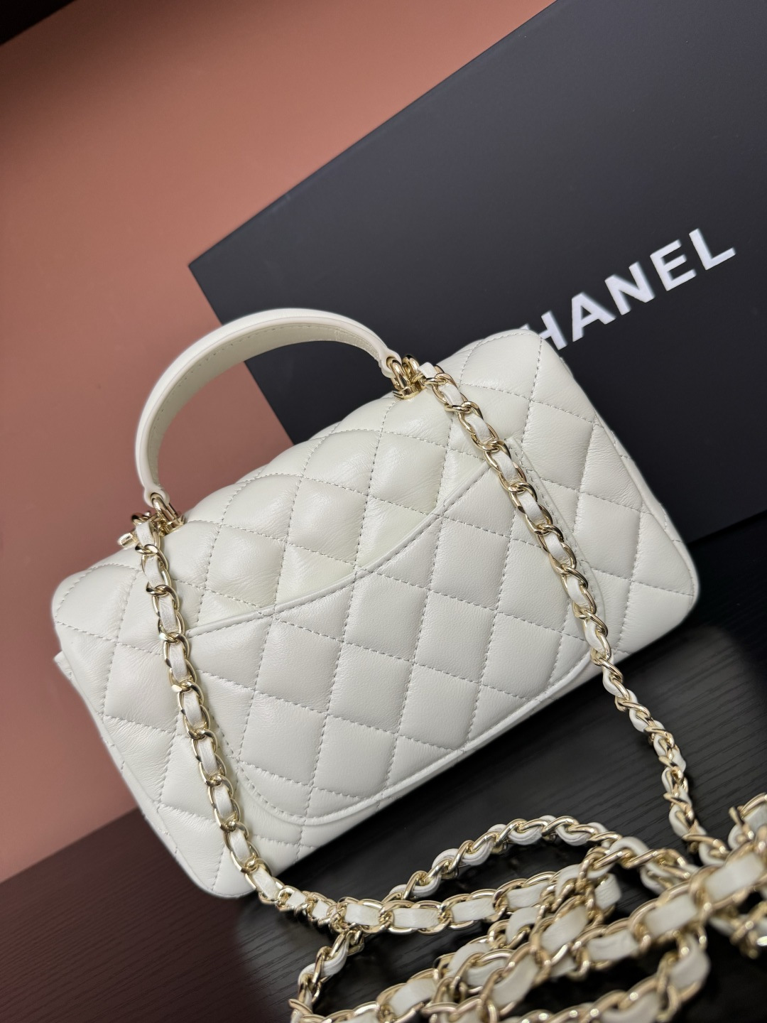 샤넬(CHANEL) 25K 버터플라이 다이아몬드 핸들 CF 미니 (밀크 화이트) 토트백 숄더백 가방