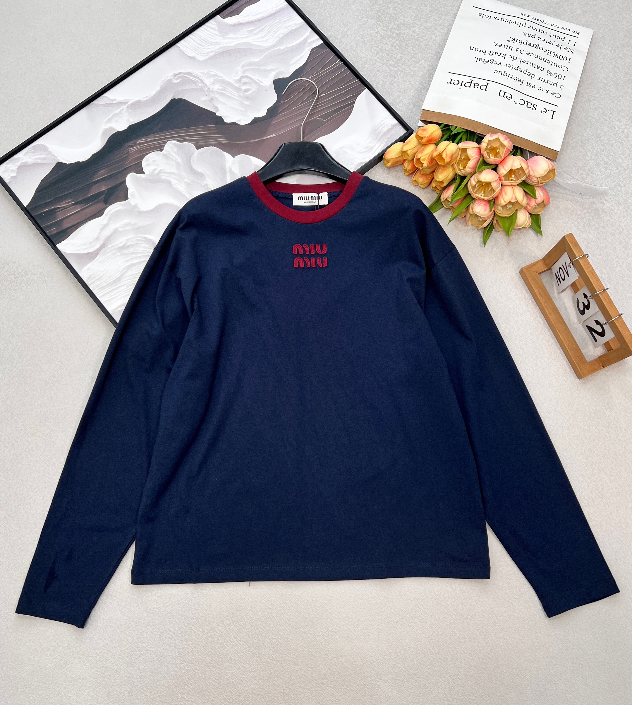 미우미우(MiuMiu)  레터링 패치 라운드 긴팔 티셔츠 의류