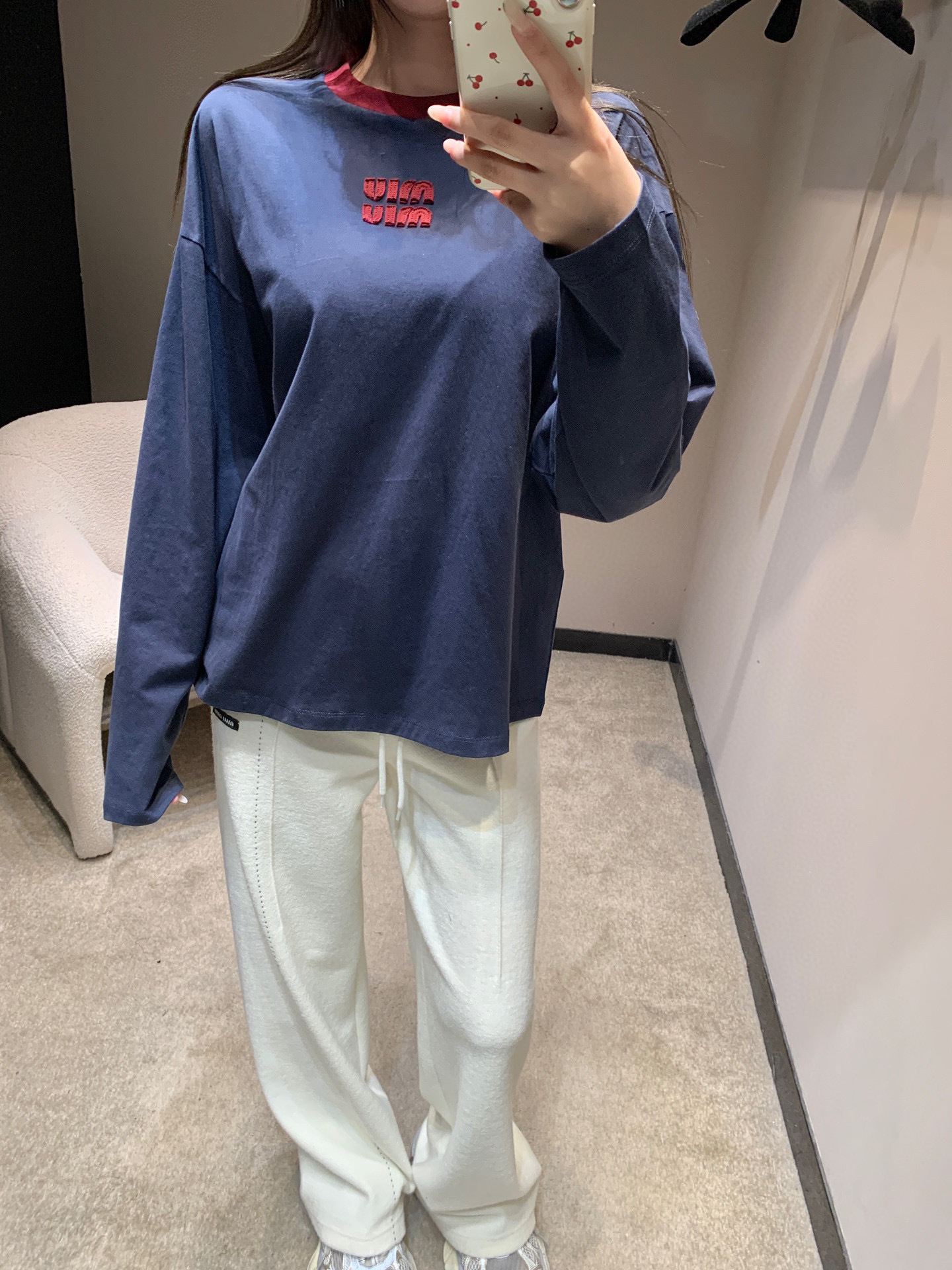 미우미우(MiuMiu)  레터링 패치 라운드 긴팔 티셔츠 의류