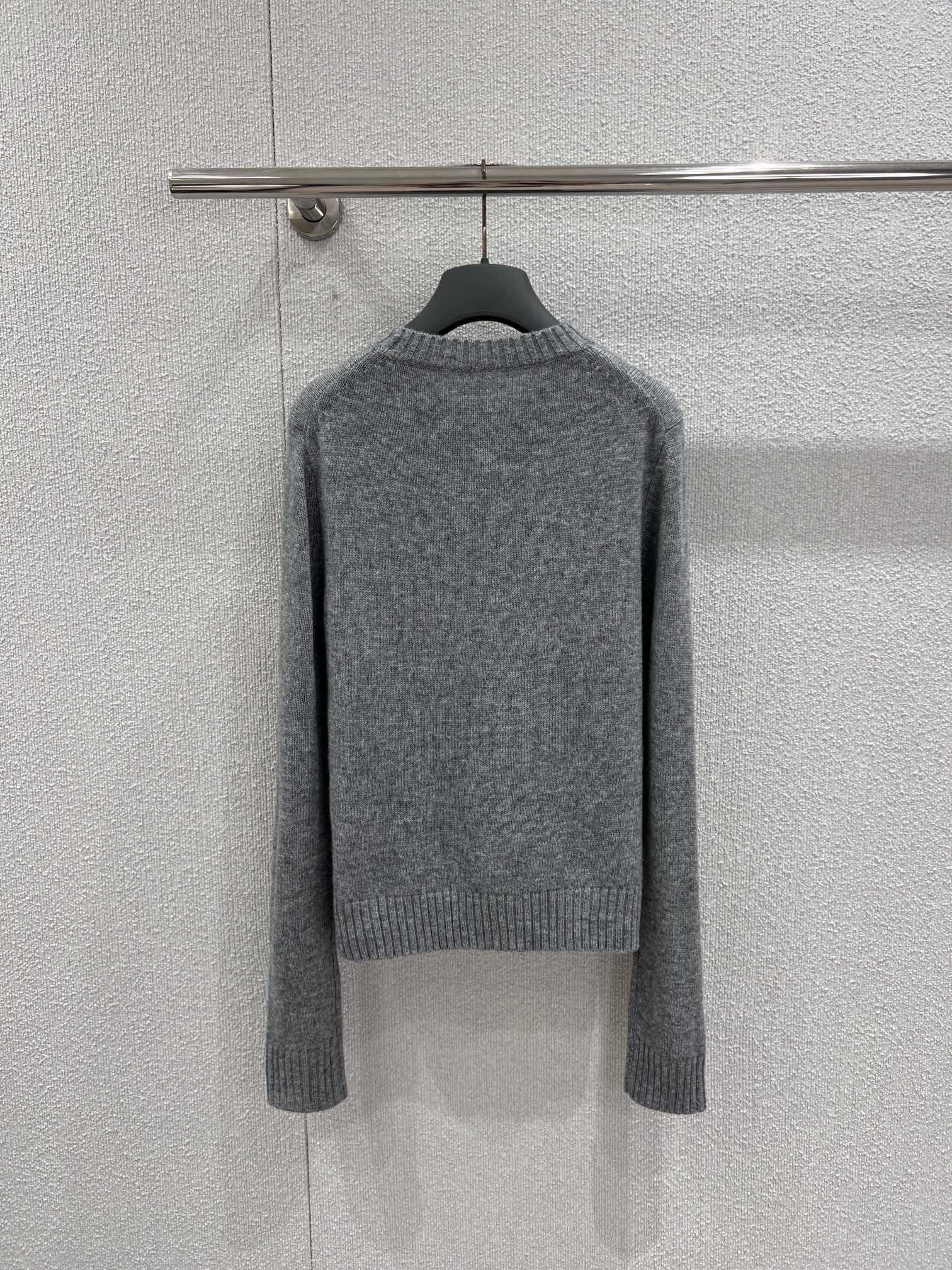 디올(DIOR) 레터링 자수 캐시미어 니트 의류