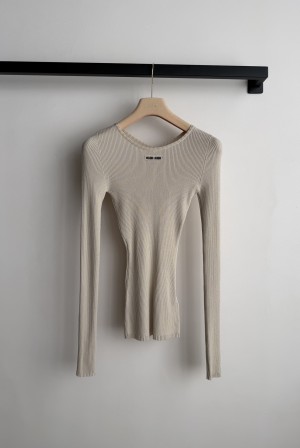 미우미우(MiuMiu) 마이크로 로고 실크 니트 긴팔 티셔츠 의류