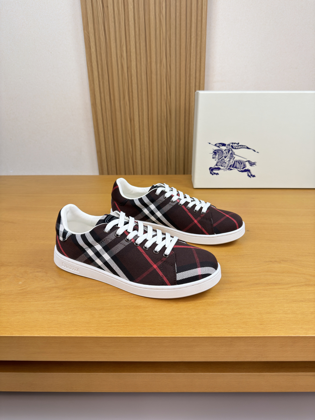 버버리(BURBERRY) 하이엔드 캐주얼 스니커즈 신발