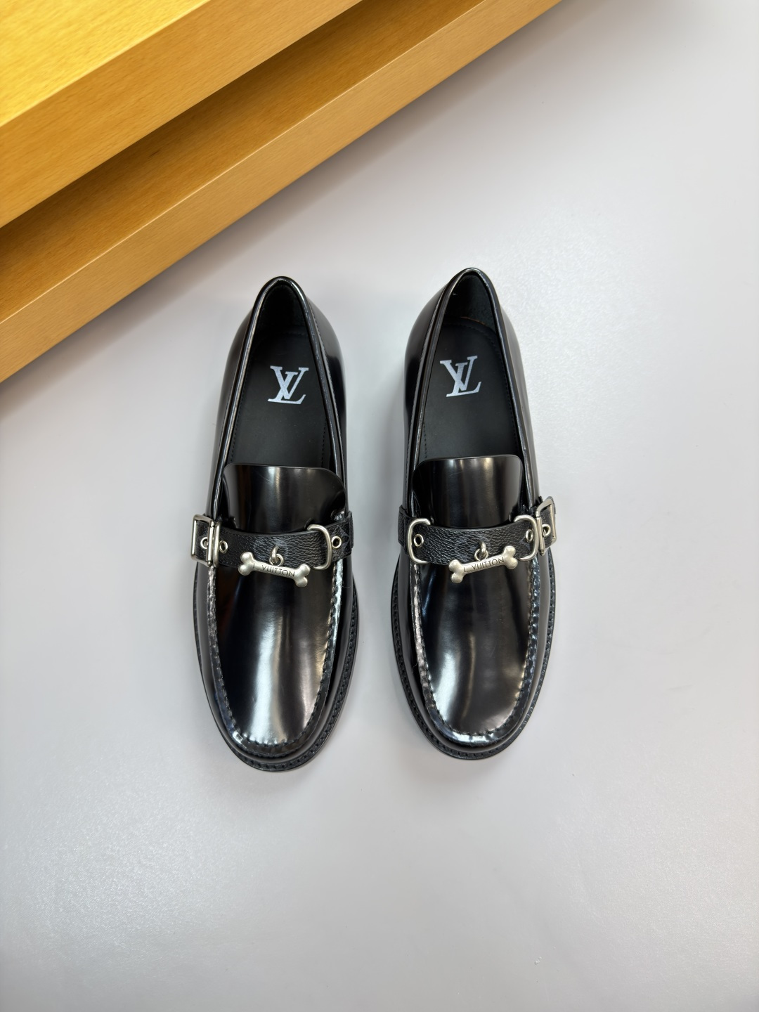 루이비통(LV) 핸드메이드 마크선 드레스 슈즈 구두 신발