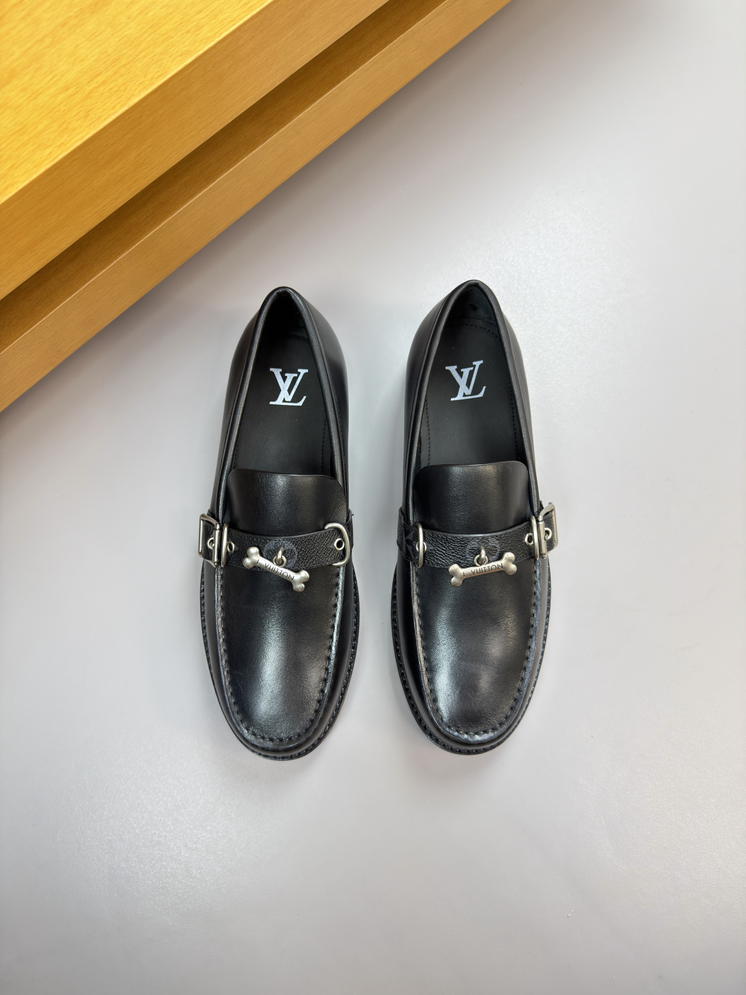 루이비통(LV) 핸드메이드 마크선 드레스 슈즈 구두 신발