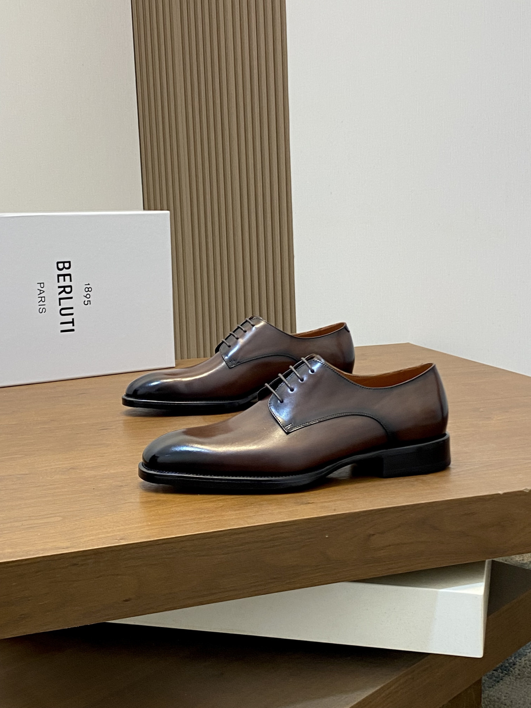 벨루티(Berluti) 하이엔드 수작업 파티나 드레스 슈즈 구두 신발