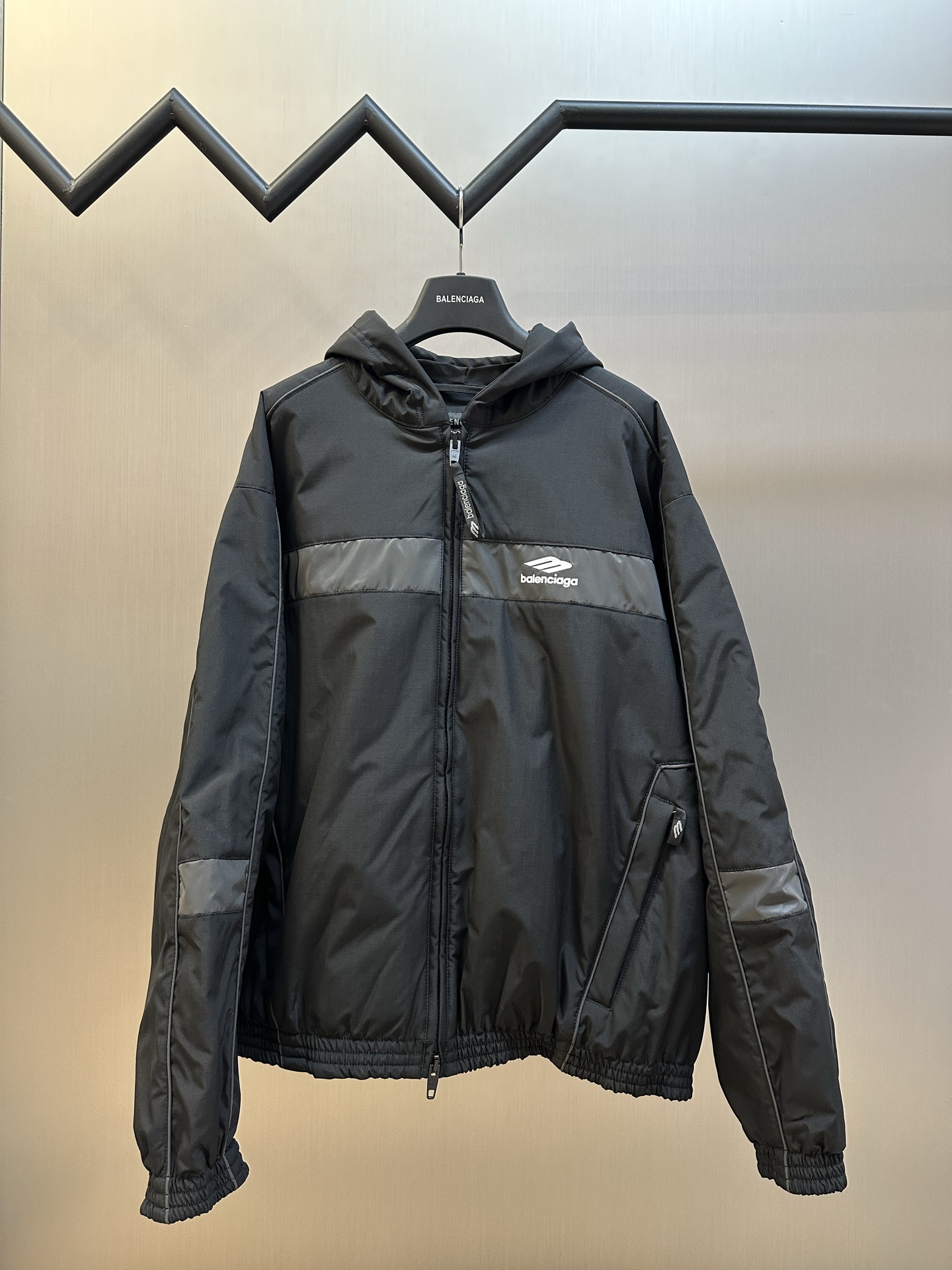 발렌시아가(Balenciaga)  리플렉티브 로고 파카 코트 의류