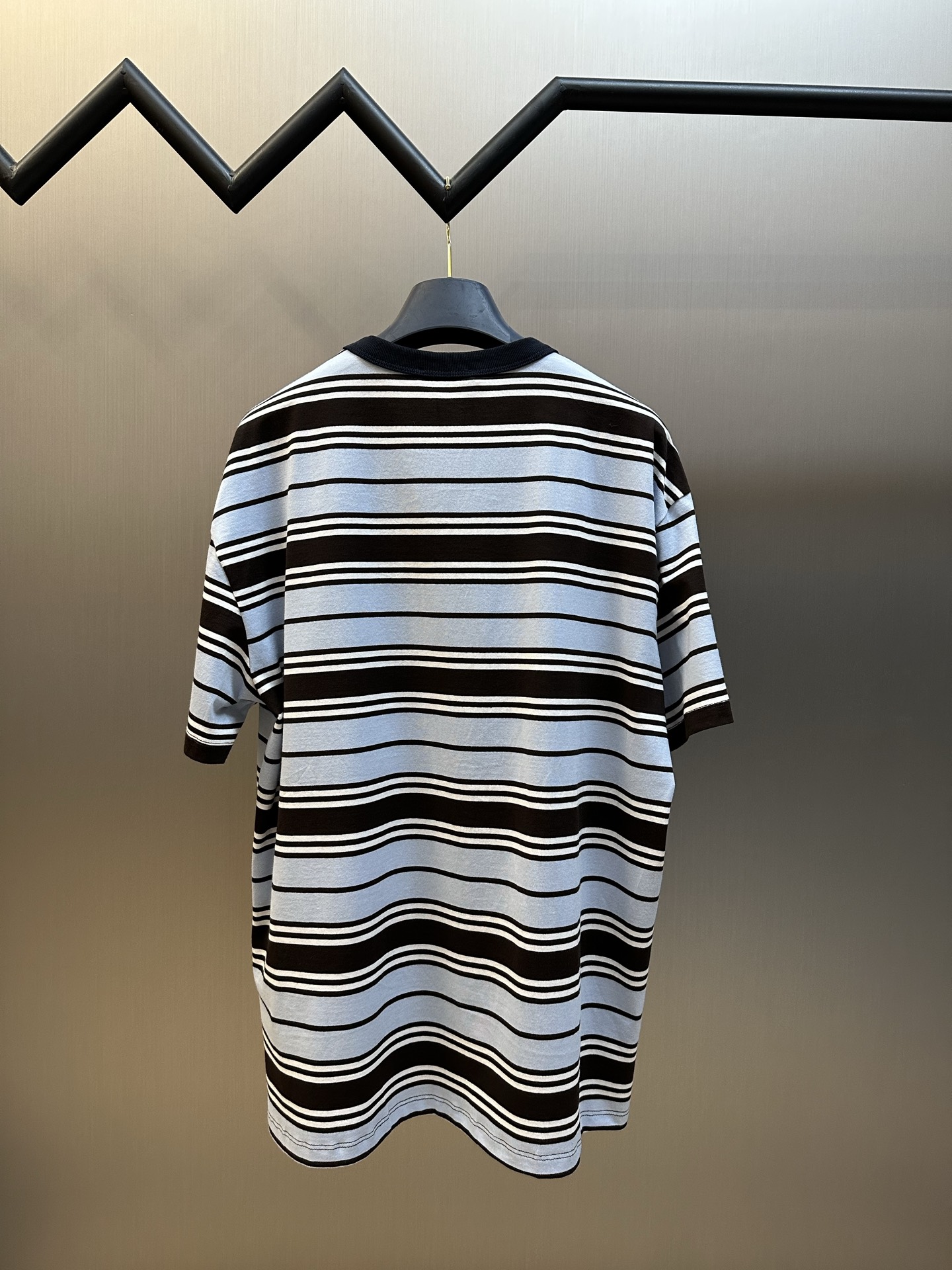 프라다(PRADA) 스트라이프 포켓 반팔 티셔츠 의류