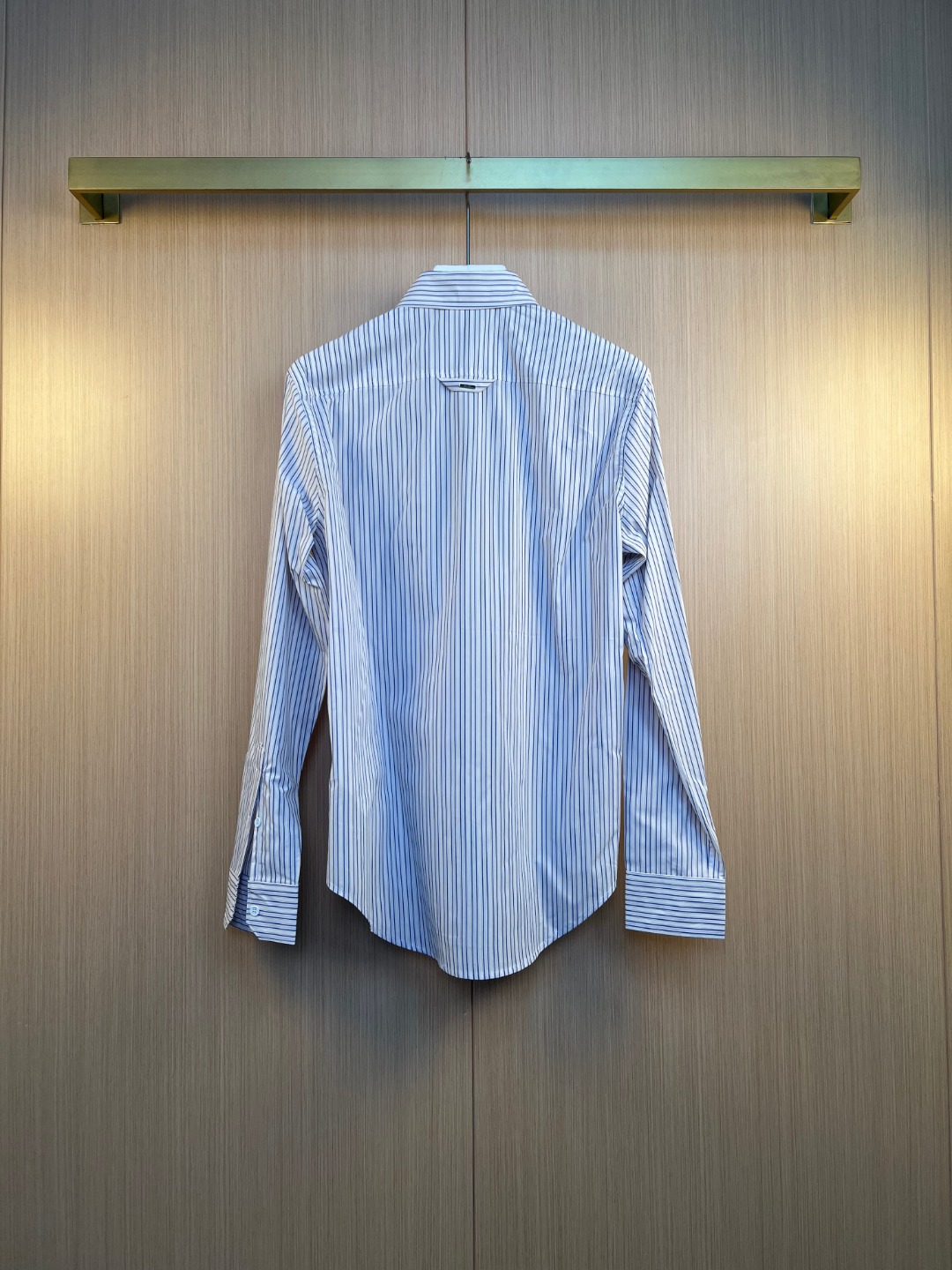 루이비통(LV) 스트라이프 패턴 칼라 롱슬리브 셔츠 의류