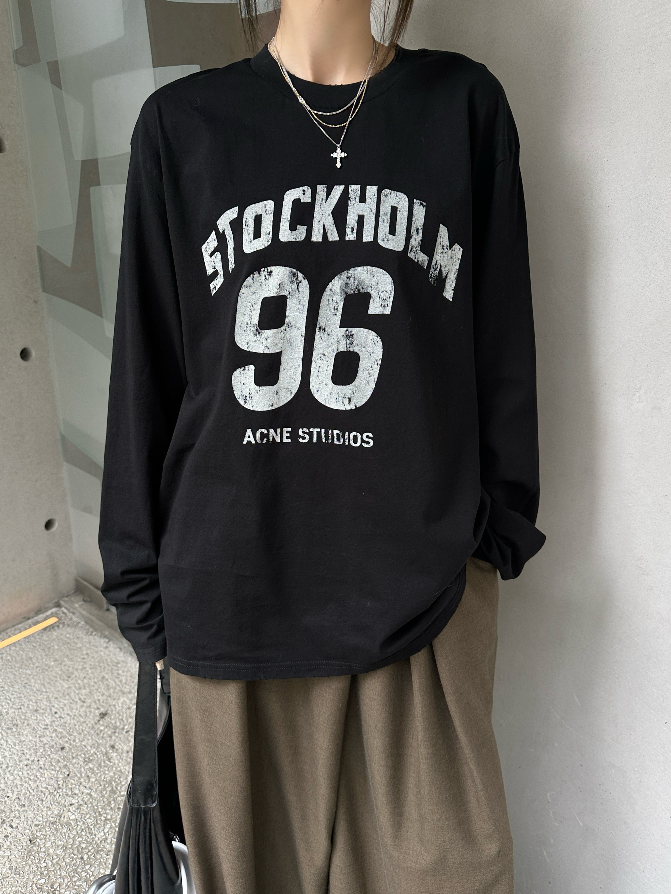 아크네 스튜디오(Acne Studios)빈티지 레터링 롱슬리브 긴팔 티셔츠 의류