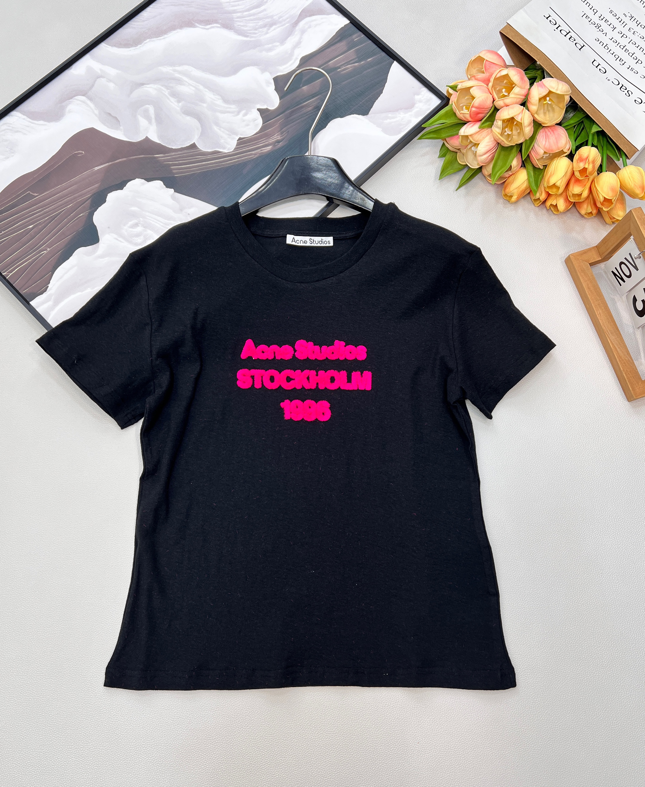 아크네 스튜디오(Acne Studios) 1996 입체 로고 크롭 반팔 티셔츠 의류