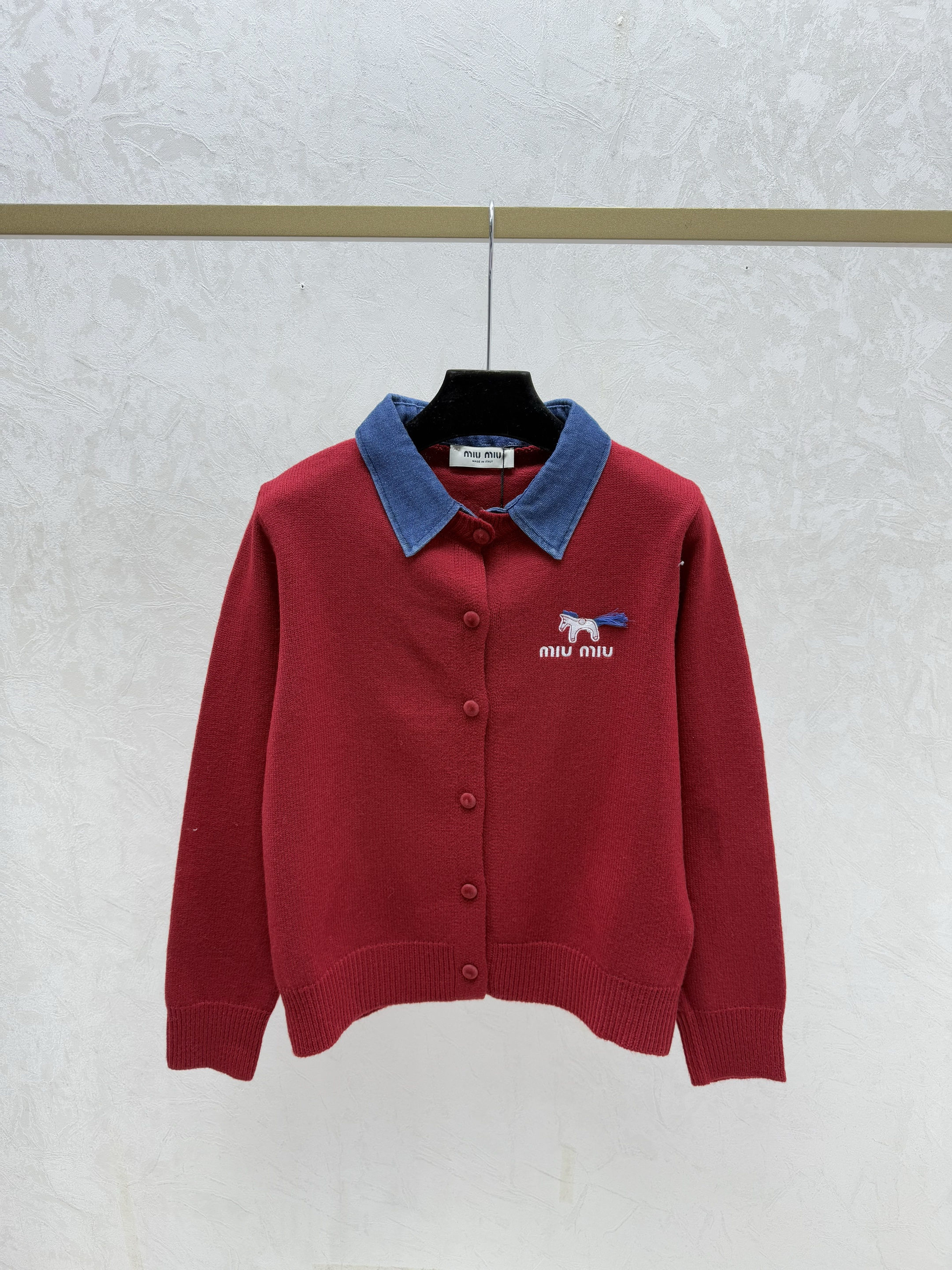 miumiu 미우미우 배색 칼라 포니 자수 니트 가디건 의류