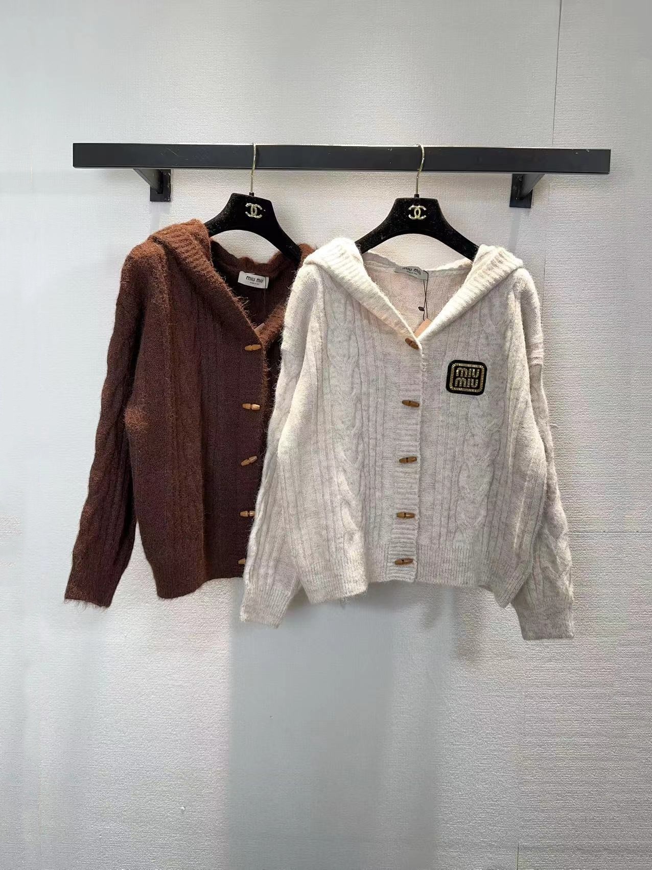 miumiu 미우미우 데일리 포인티드 니트 가디건 의류